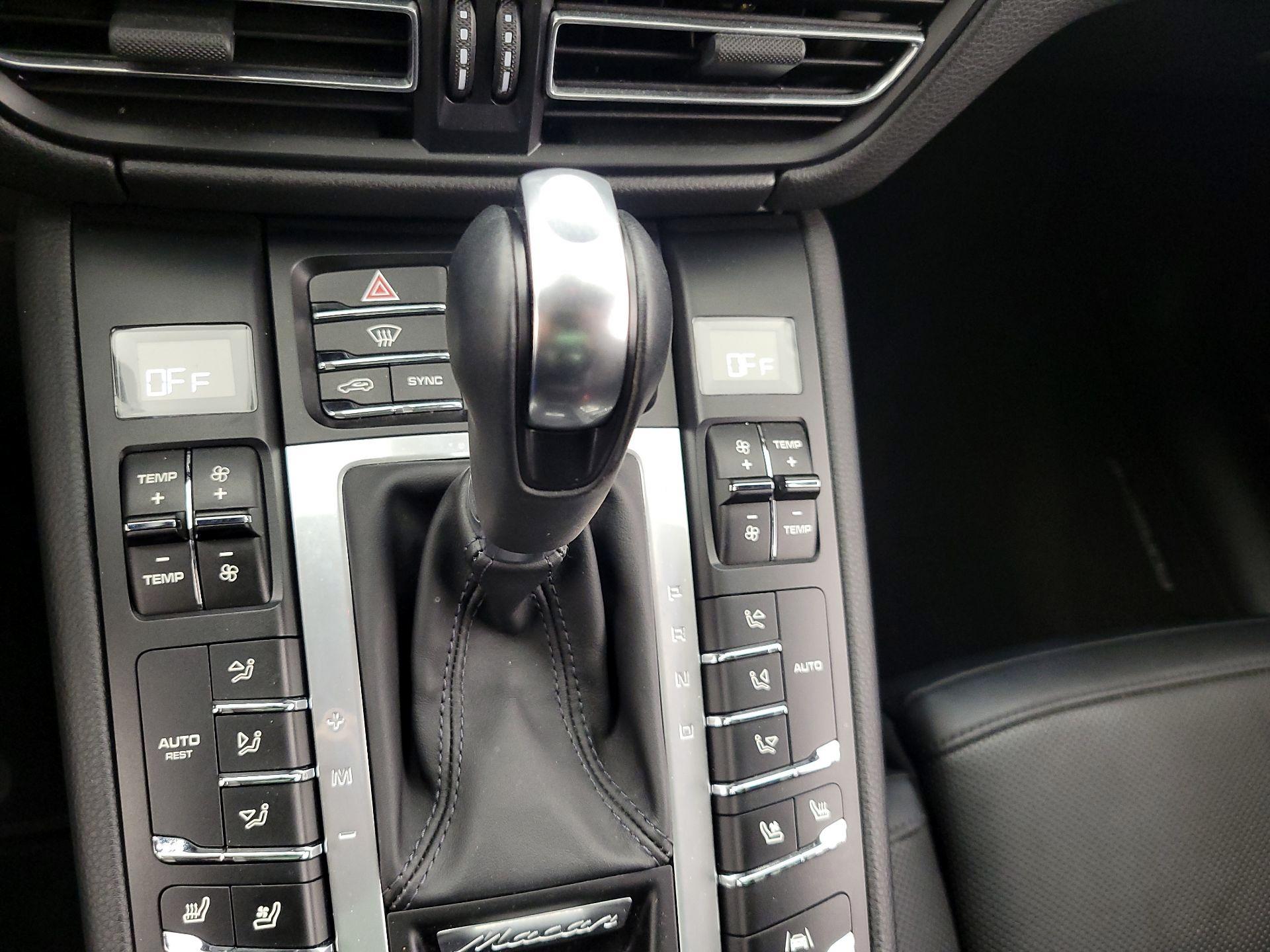 Thumbnail: 2021 Porsche Macan - 17