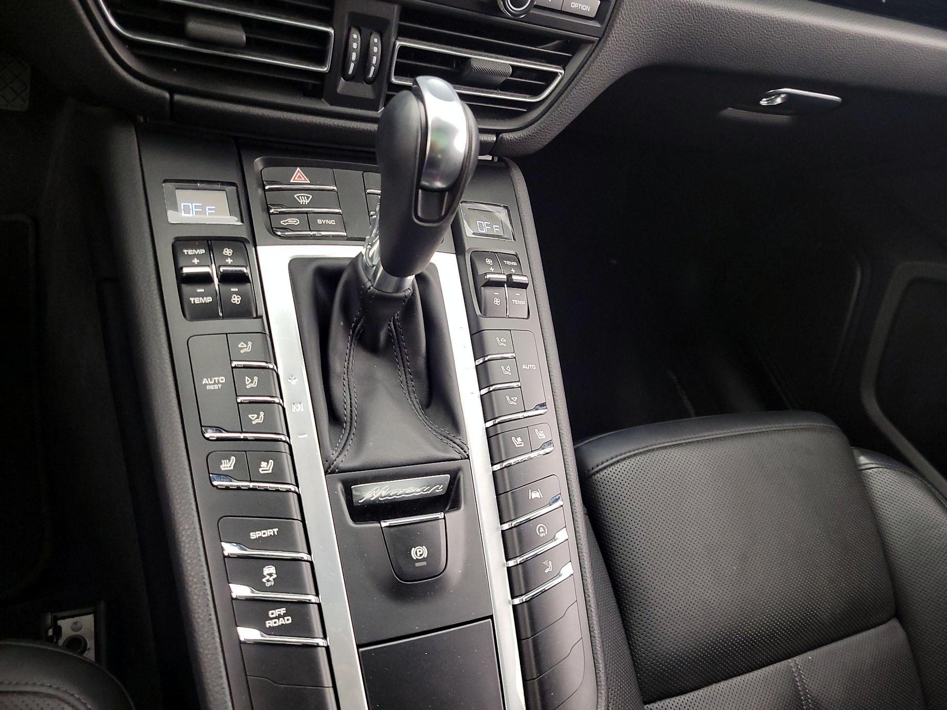 Thumbnail: 2021 Porsche Macan - 18