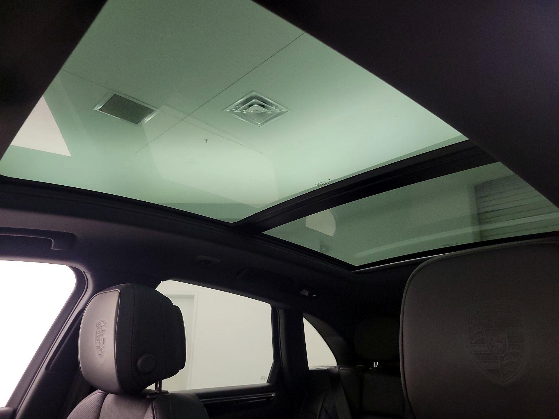 Thumbnail: 2021 Porsche Macan - 19