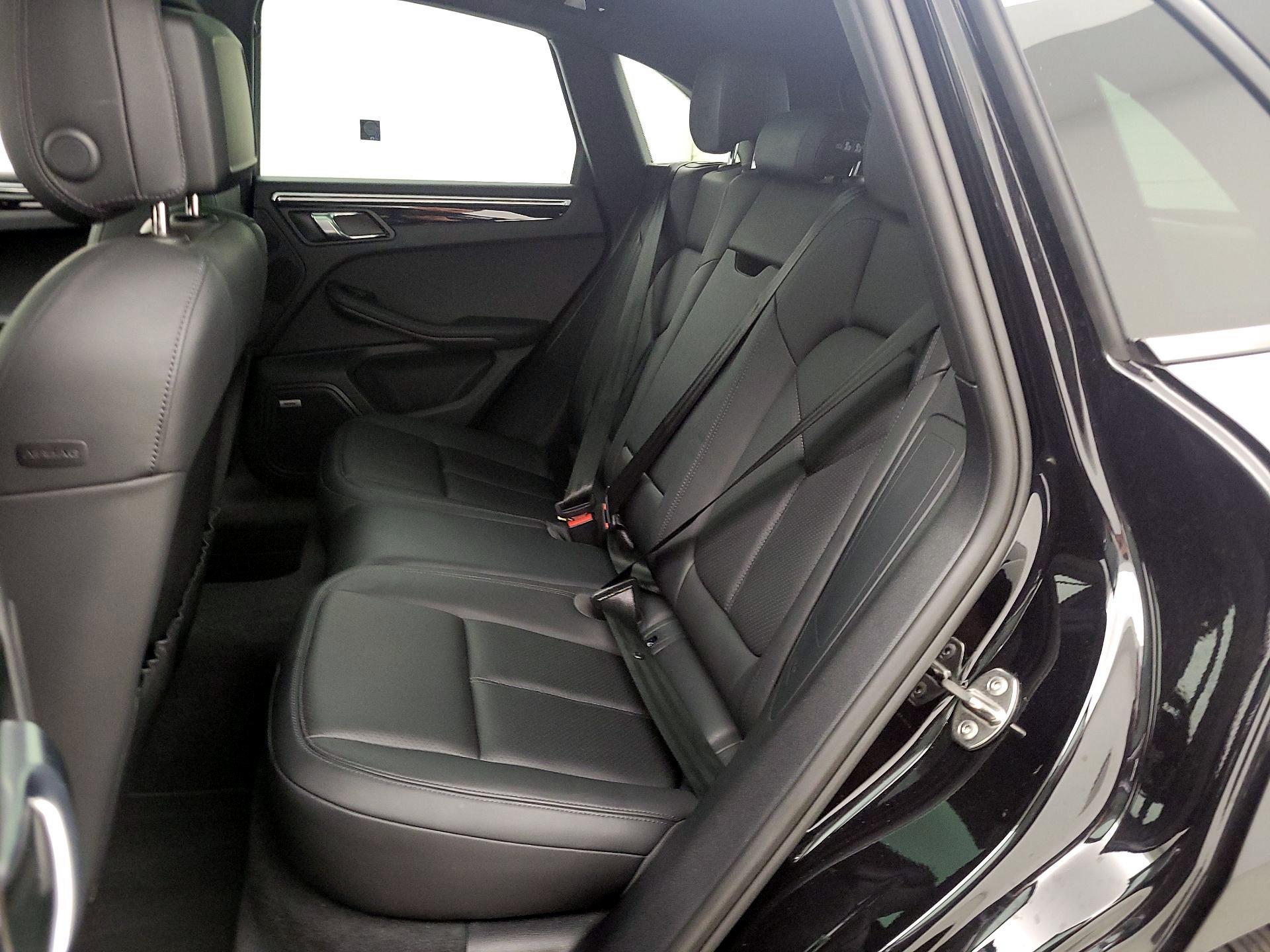 Thumbnail: 2021 Porsche Macan - 20