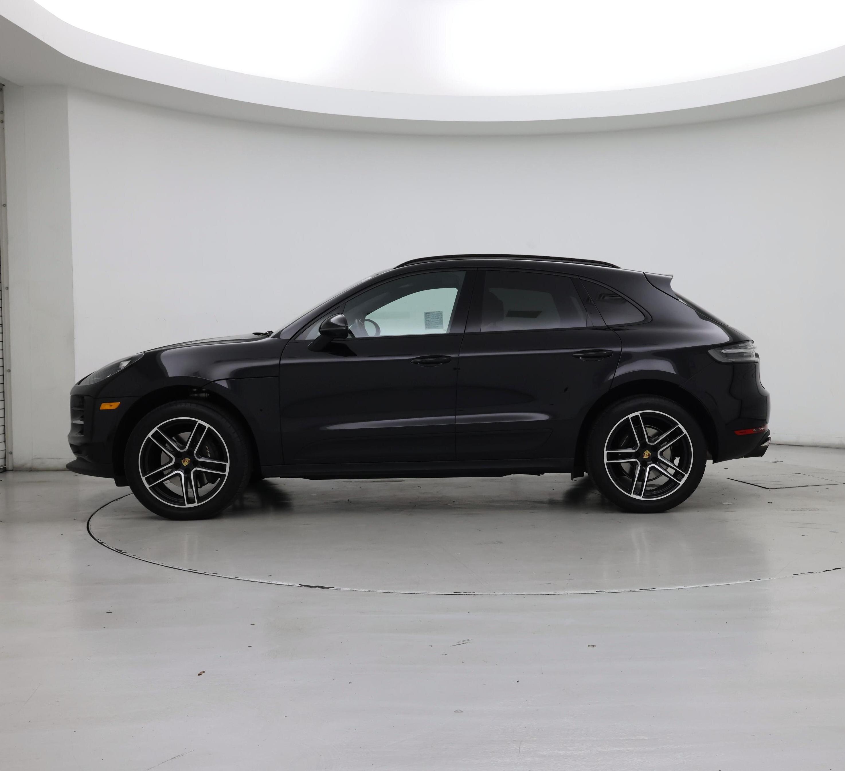 Thumbnail: 2021 Porsche Macan - 3