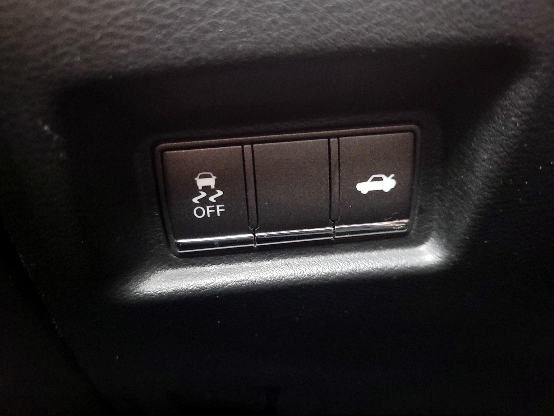 Thumbnail: 2015 INFINITI Q50 - 13