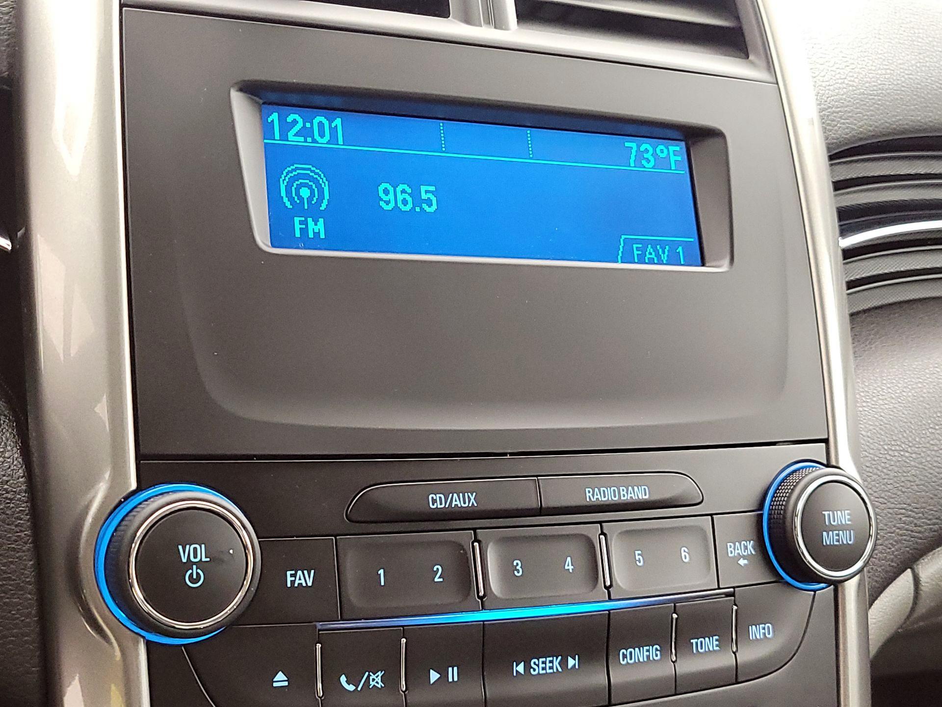 Thumbnail: 2015 Chevrolet Malibu - 14