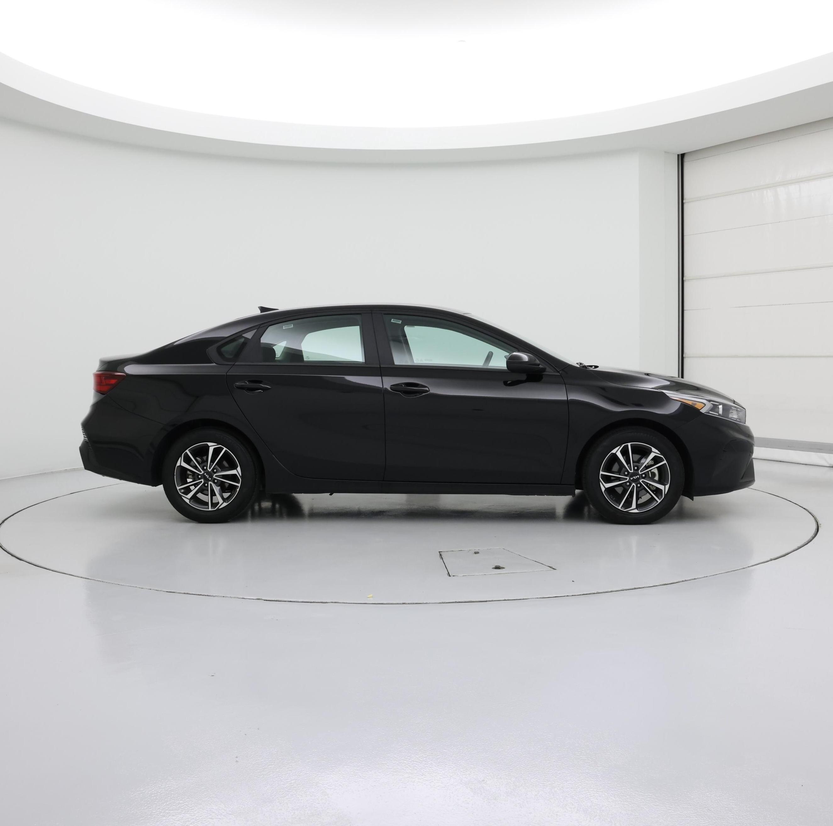 Thumbnail: 2024 Kia Forte - 7