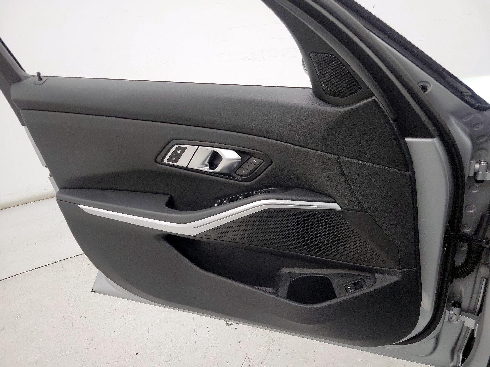 Thumbnail: 2020 BMW 3 Series - 12