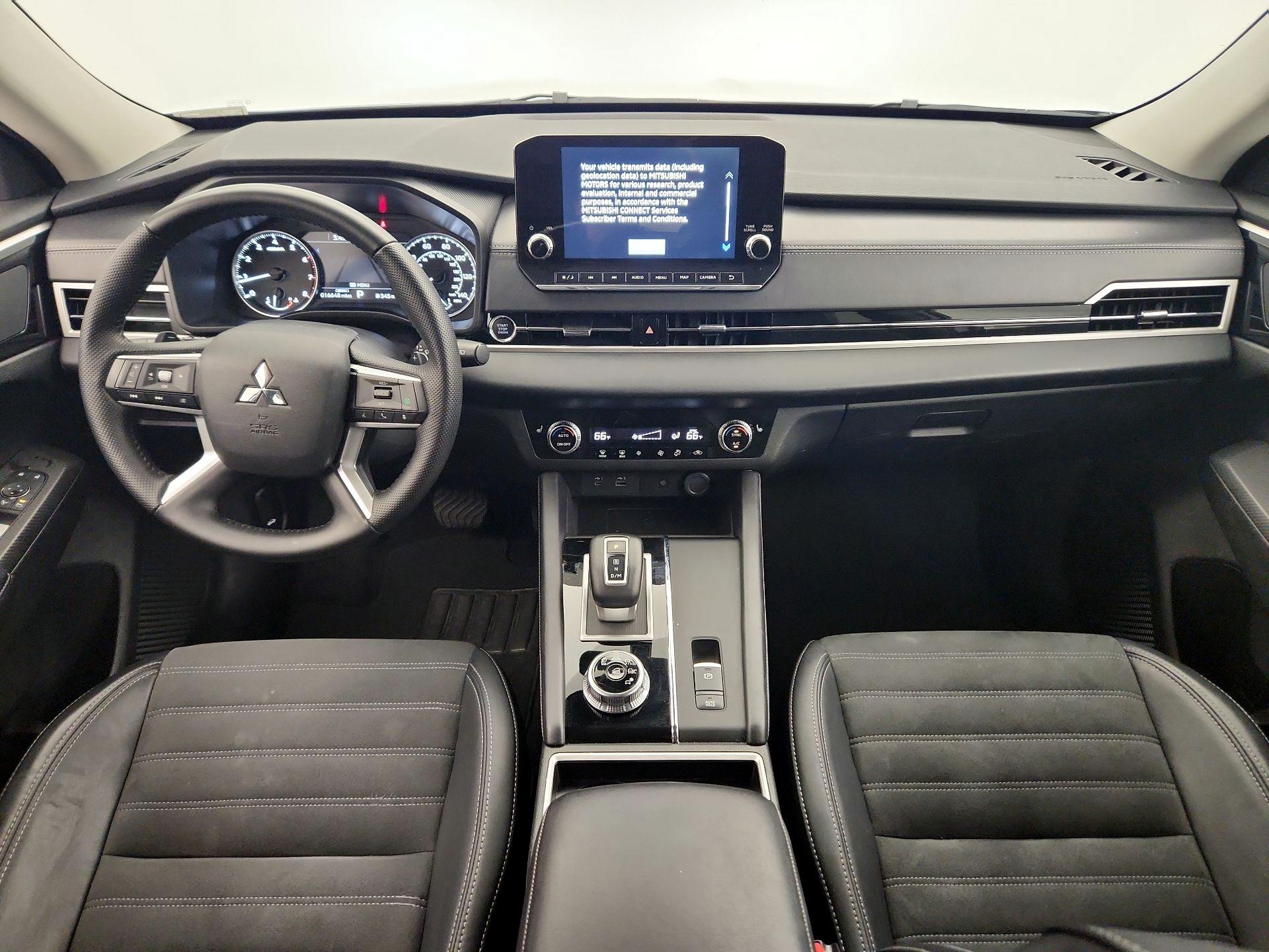 Thumbnail: 2024 Mitsubishi Outlander - 9