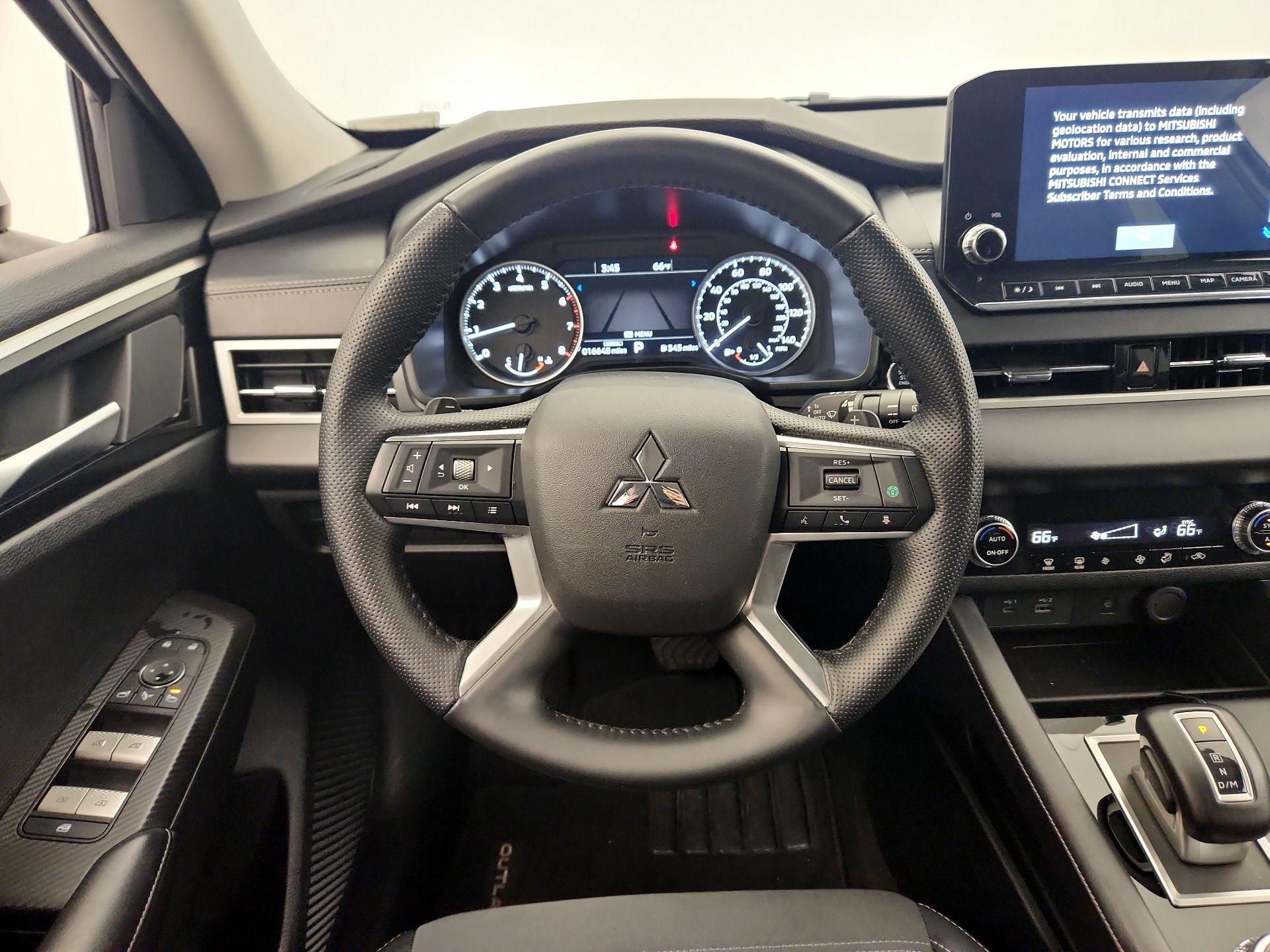 Thumbnail: 2024 Mitsubishi Outlander - 10