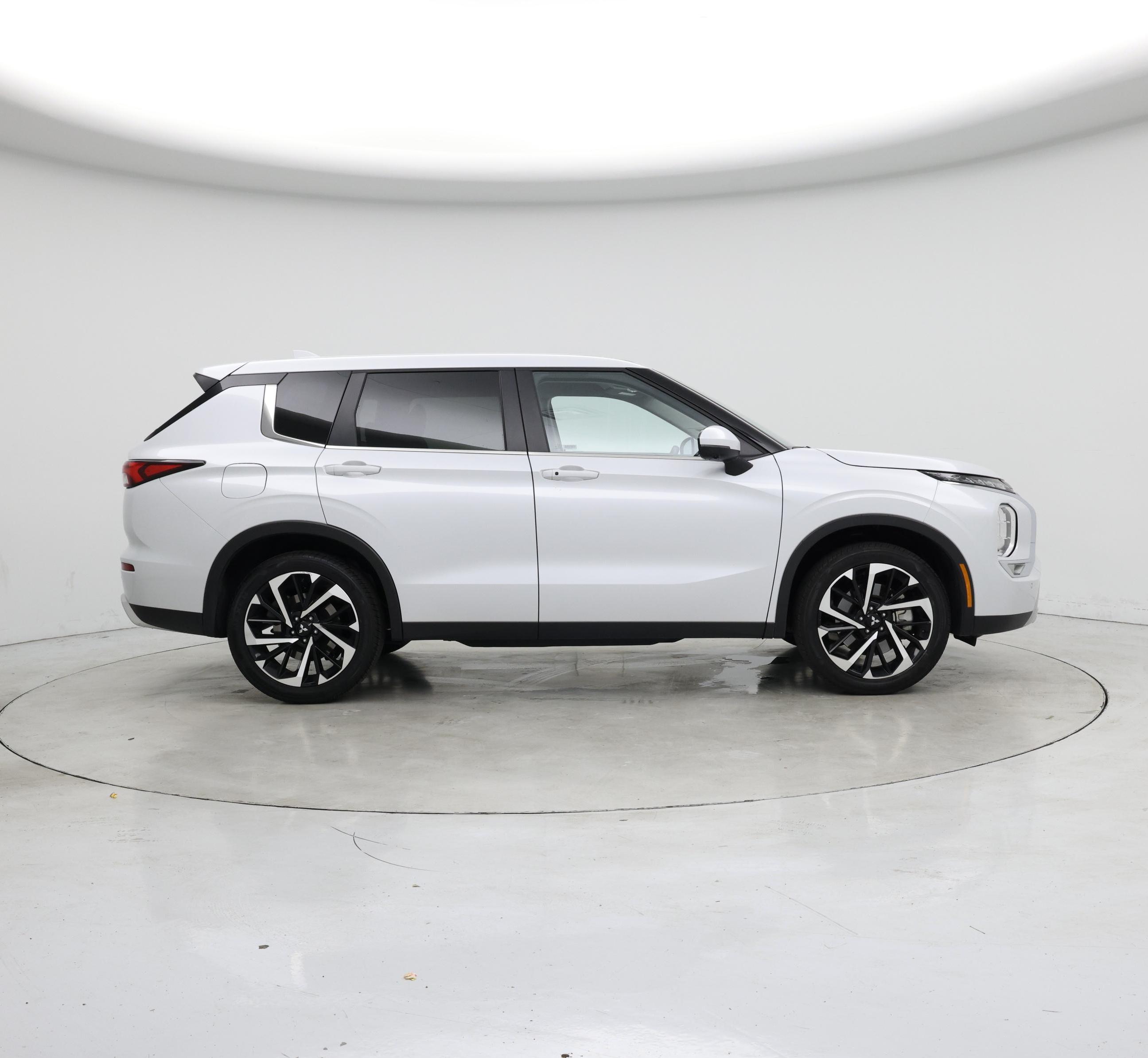 Thumbnail: 2024 Mitsubishi Outlander - 7
