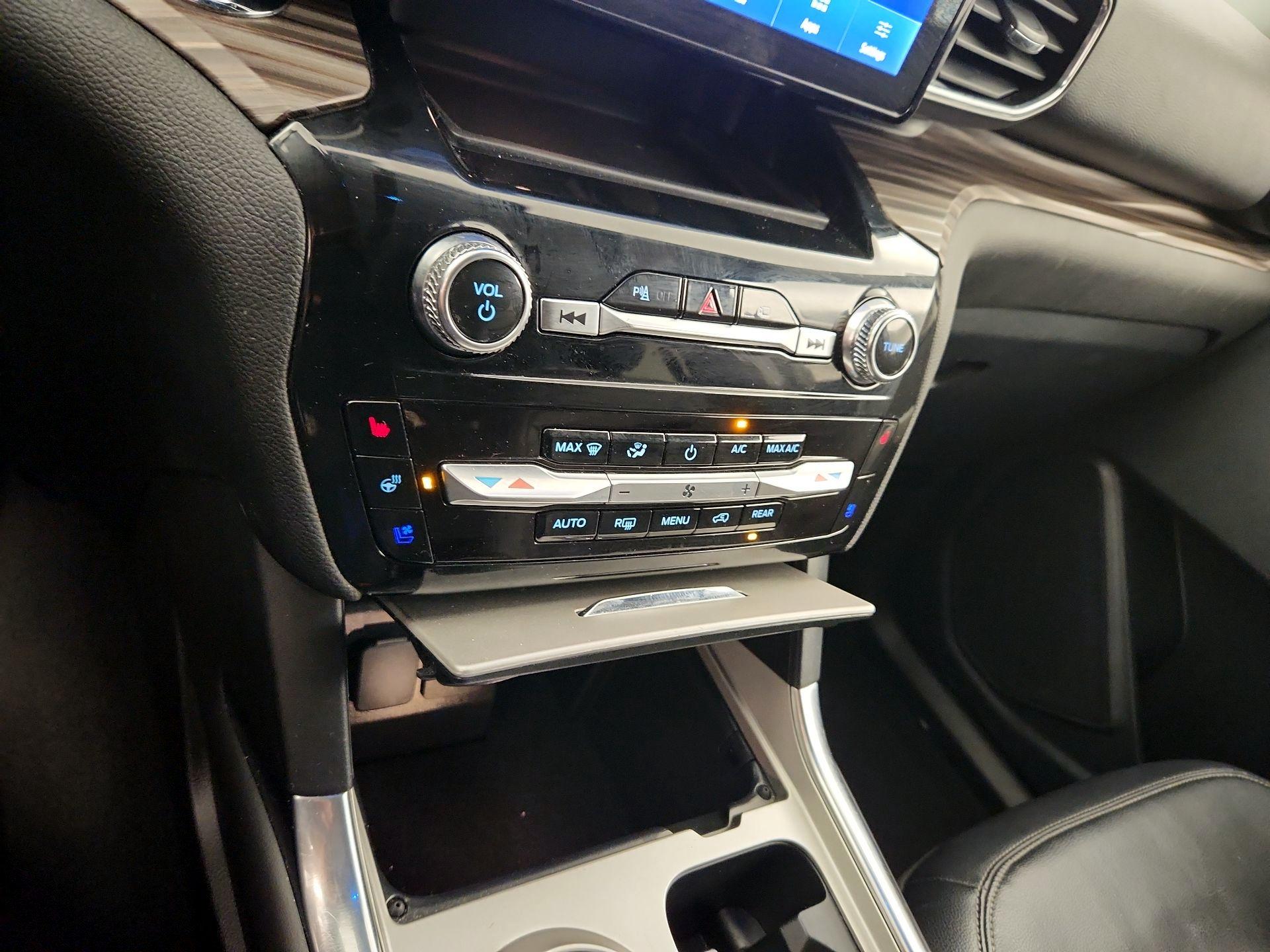 Thumbnail: 2023 Ford Explorer - 16