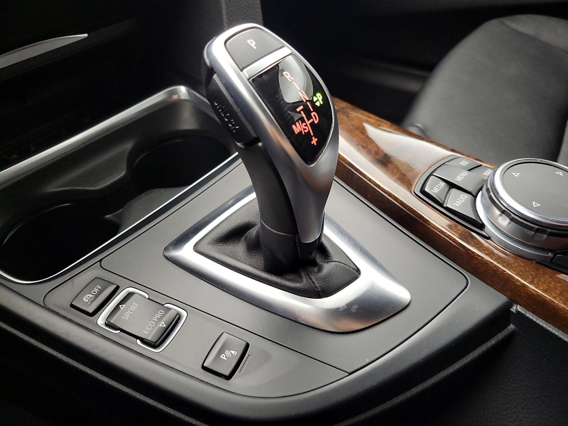 Thumbnail: 2015 BMW 3 Series - 18