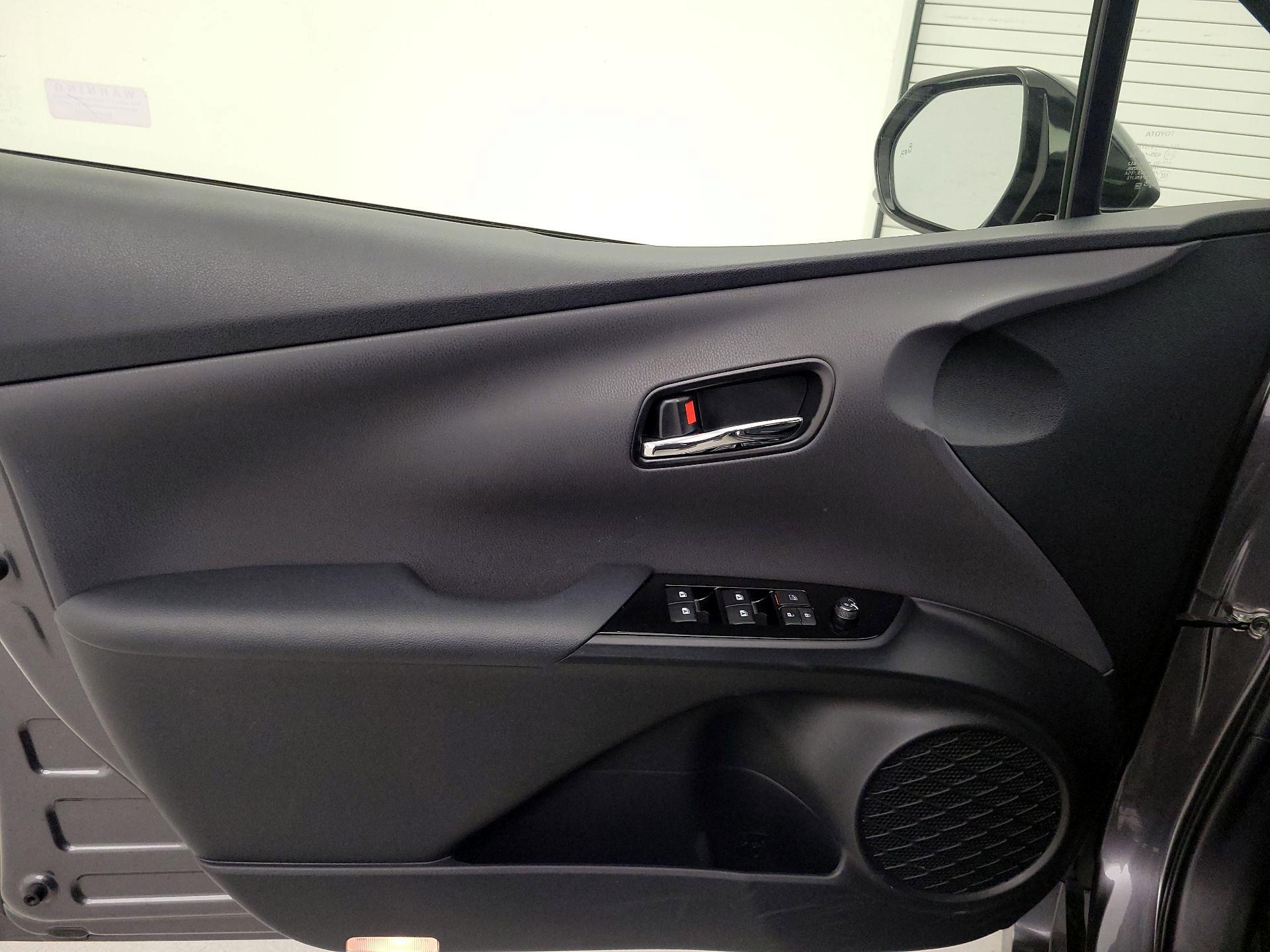 Thumbnail: 2018 Toyota Prius - 12