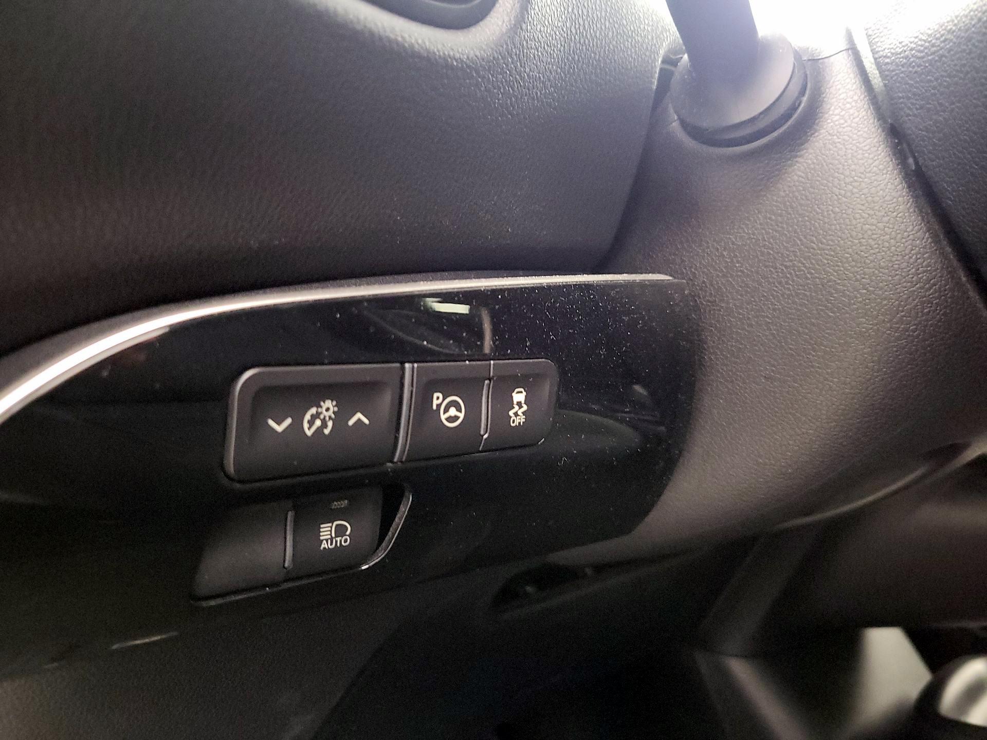 Thumbnail: 2018 Toyota Prius - 13