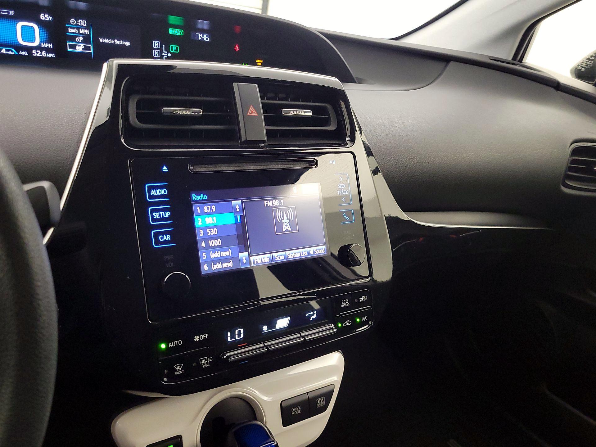 Thumbnail: 2018 Toyota Prius - 15