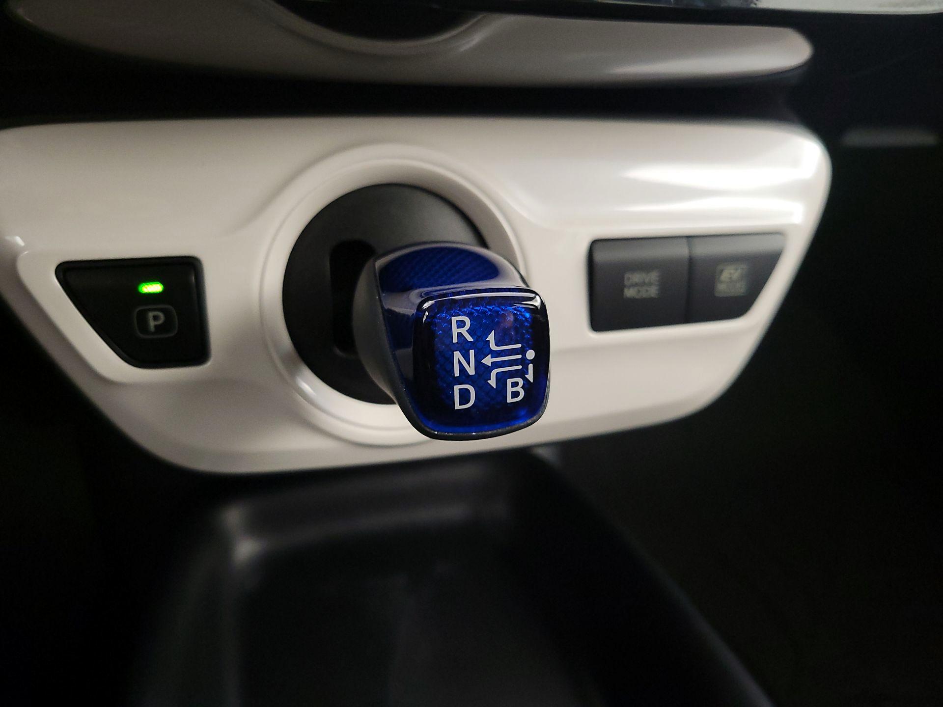 Thumbnail: 2018 Toyota Prius - 17