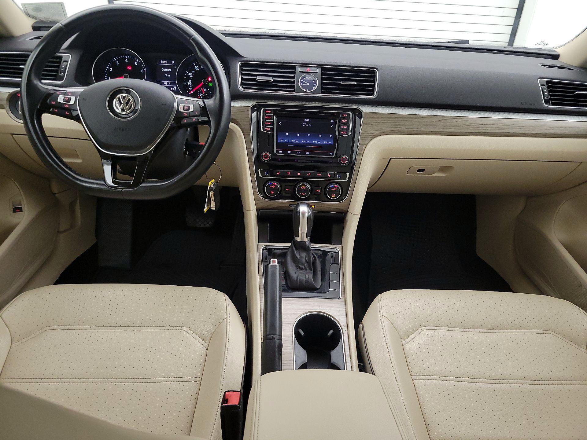 Thumbnail: 2016 Volkswagen Passat - 9