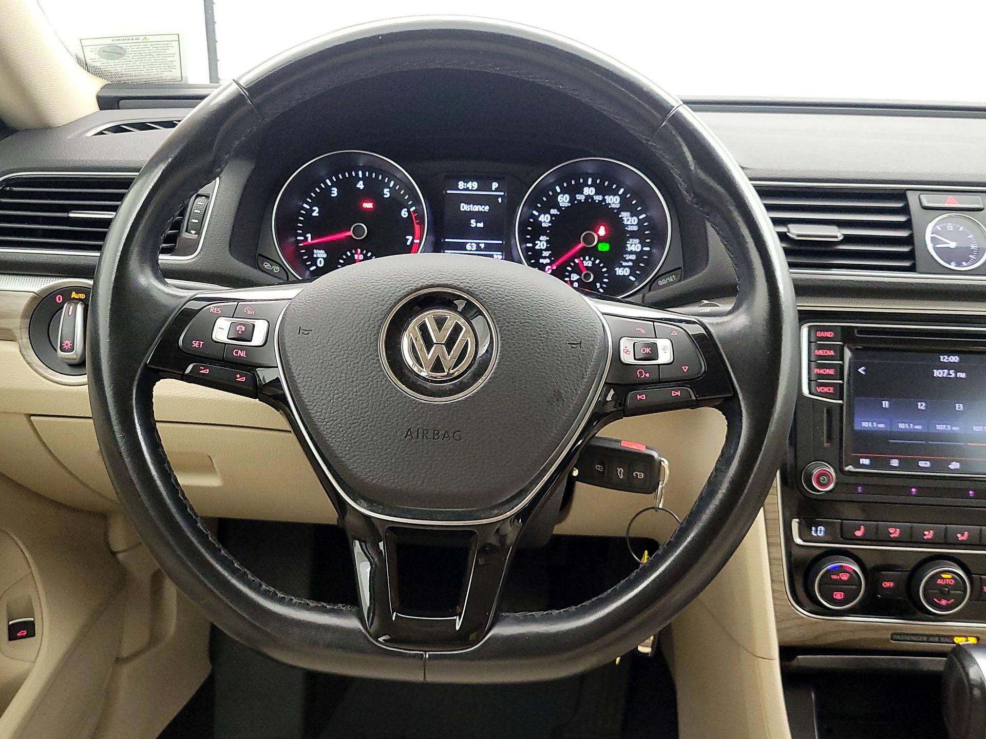 Thumbnail: 2016 Volkswagen Passat - 10