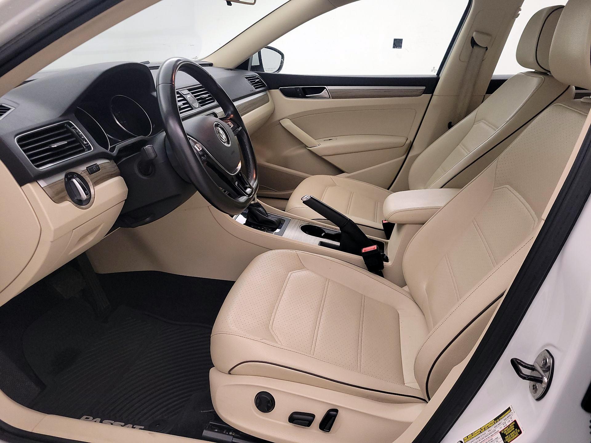 Thumbnail: 2016 Volkswagen Passat - 11