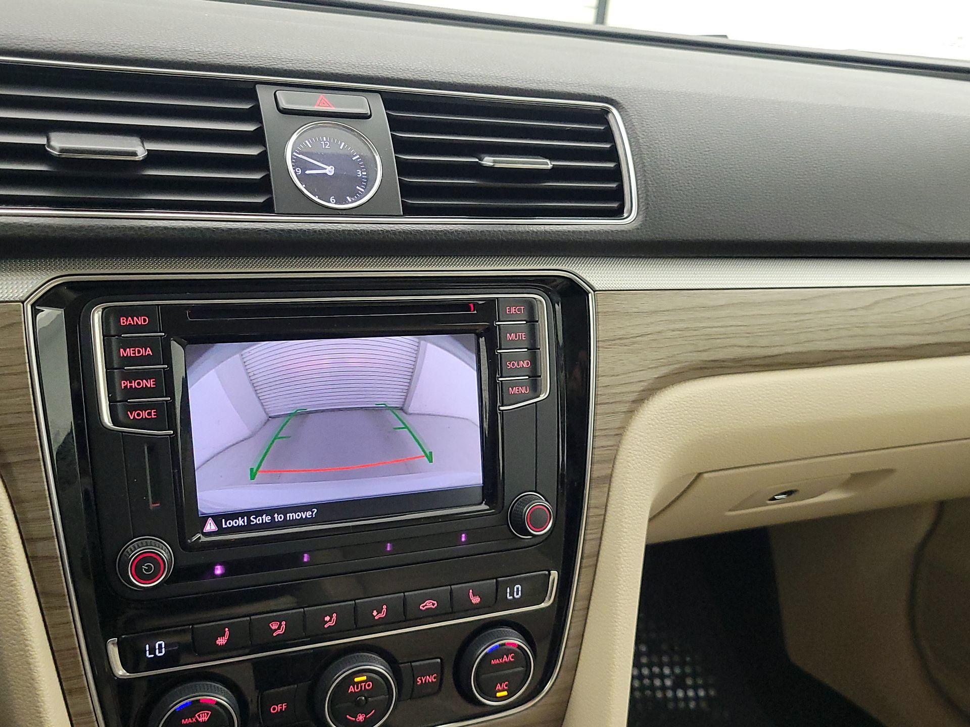 Thumbnail: 2016 Volkswagen Passat - 14