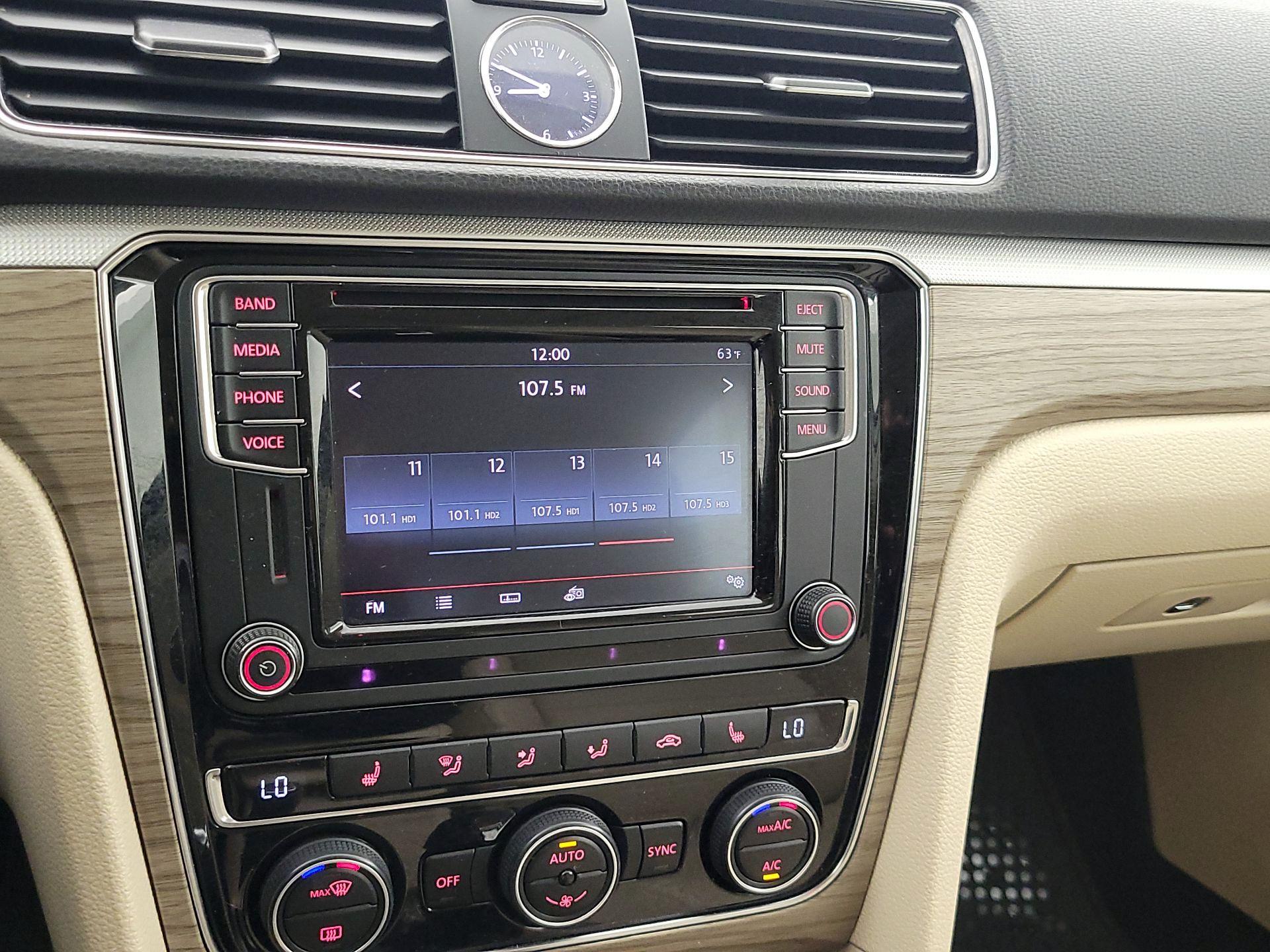 Thumbnail: 2016 Volkswagen Passat - 15