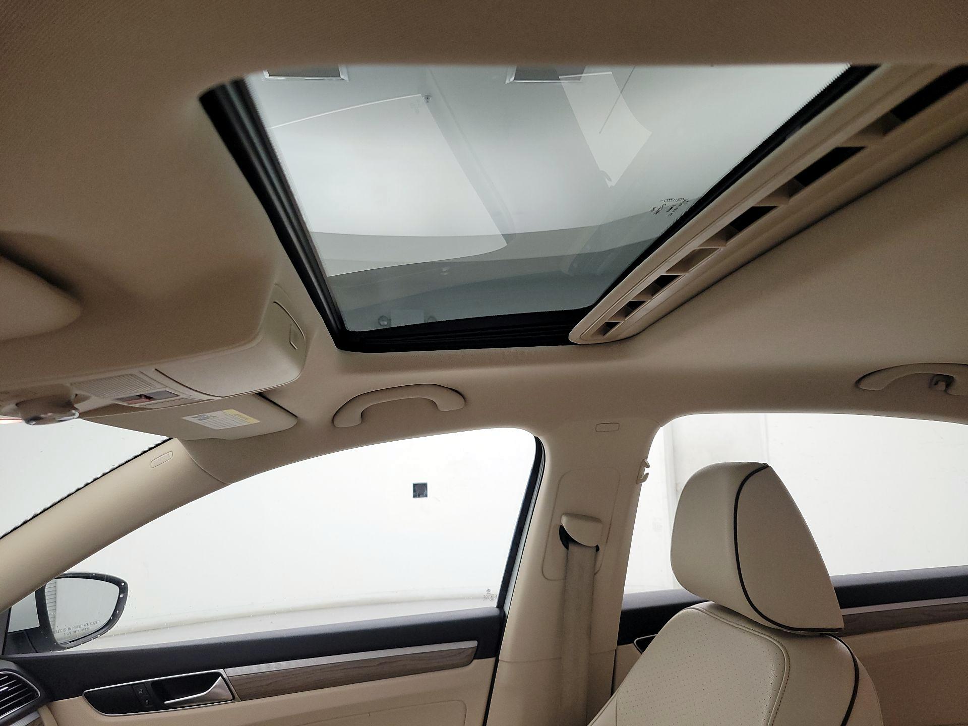 Thumbnail: 2016 Volkswagen Passat - 19