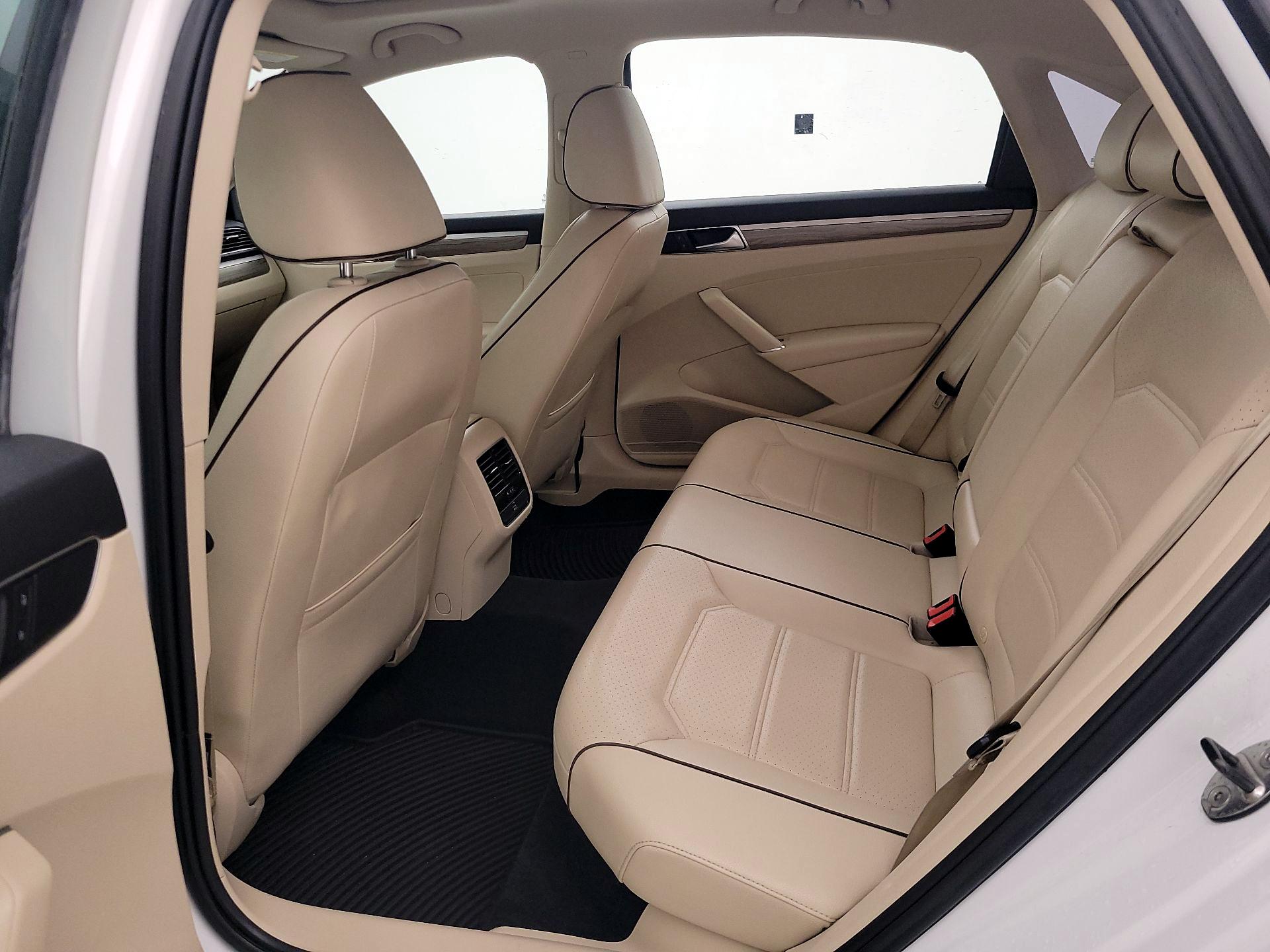 Thumbnail: 2016 Volkswagen Passat - 20