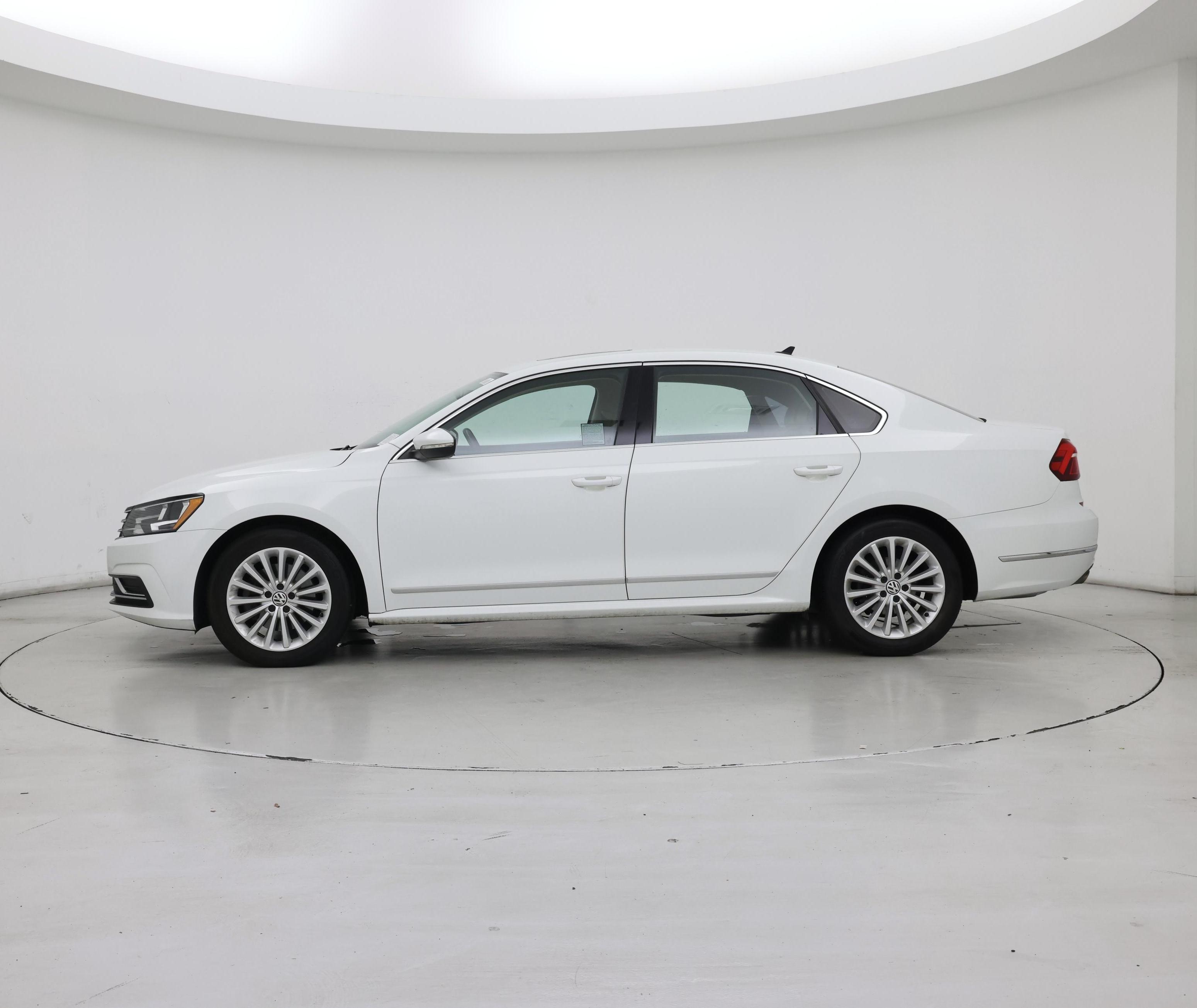 Thumbnail: 2016 Volkswagen Passat - 3