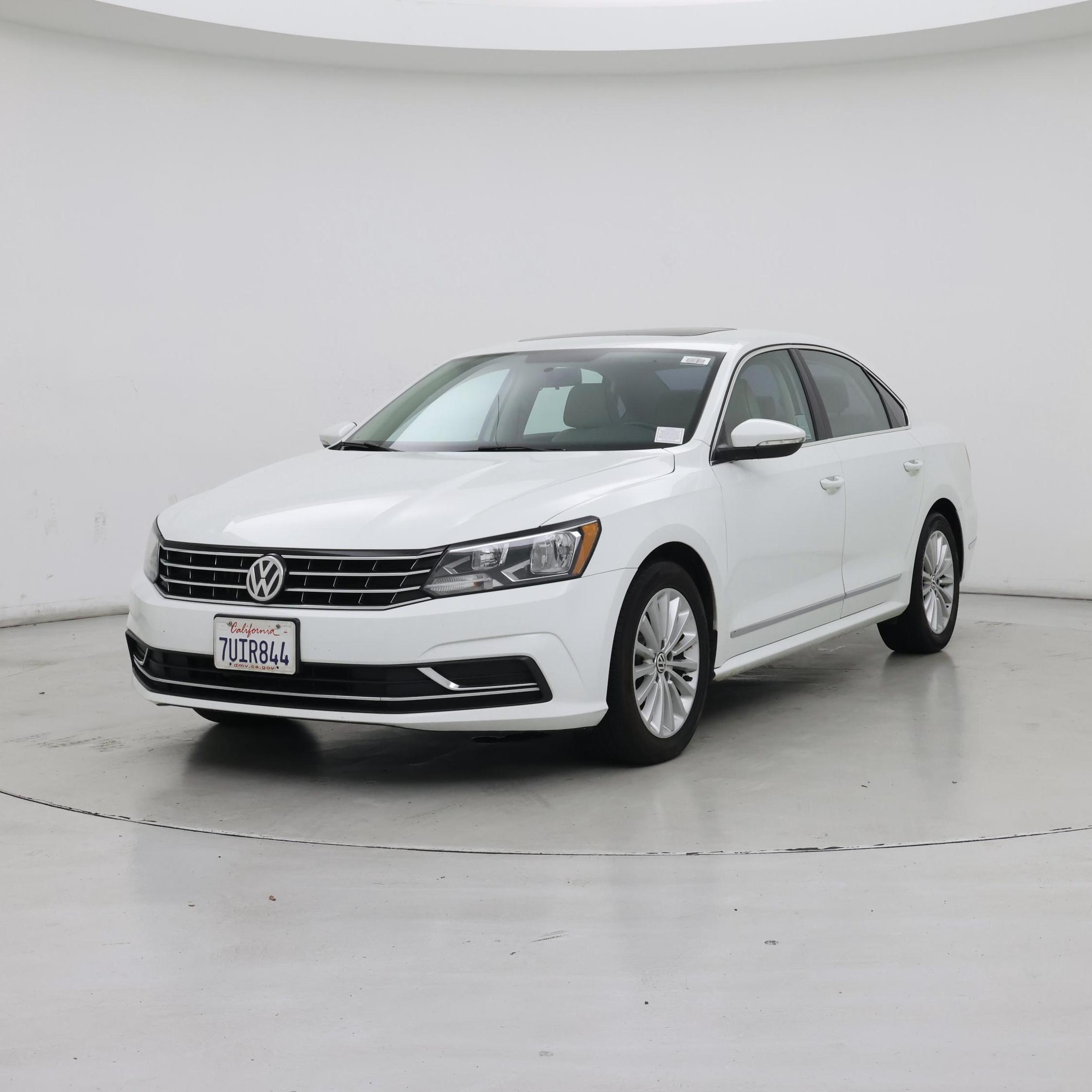 Thumbnail: 2016 Volkswagen Passat - 4