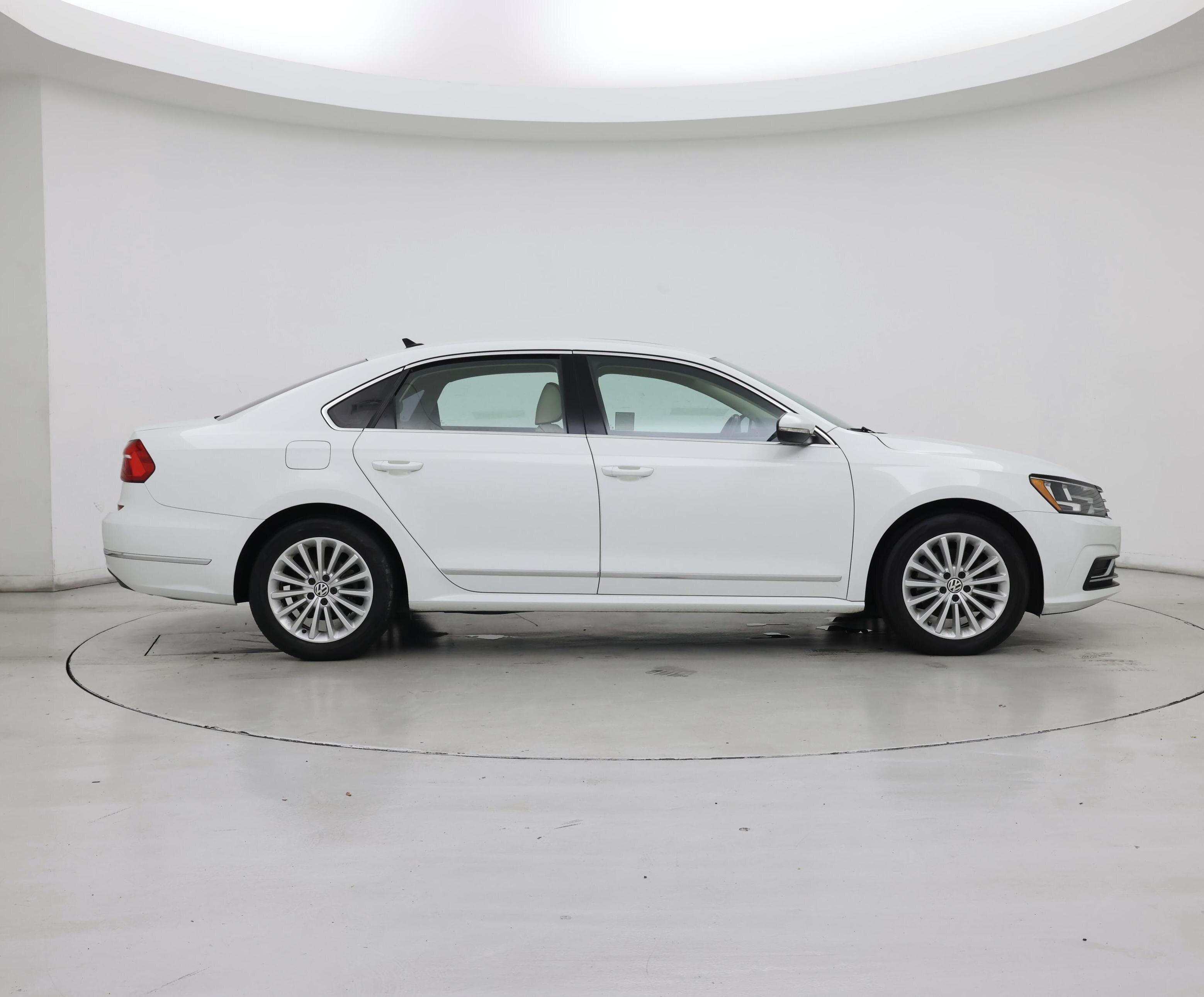 Thumbnail: 2016 Volkswagen Passat - 7