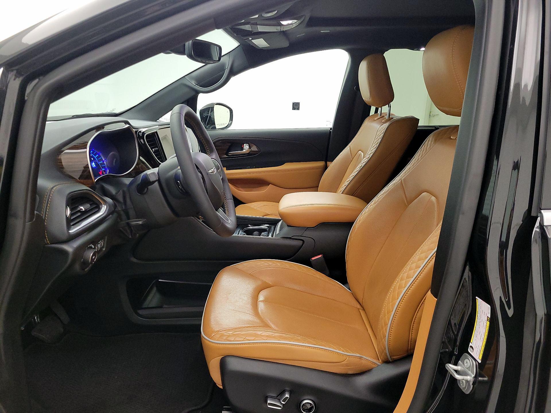 Thumbnail: 2022 Chrysler Pacifica - 11