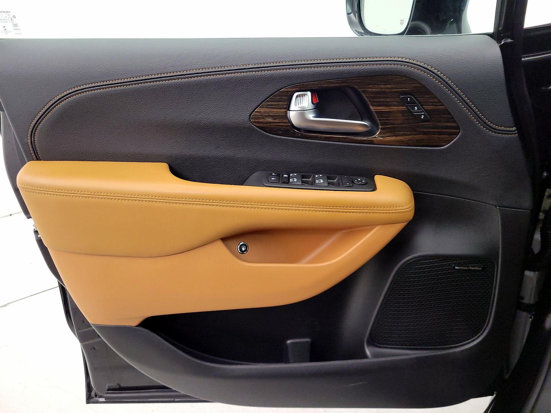 Thumbnail: 2022 Chrysler Pacifica - 12