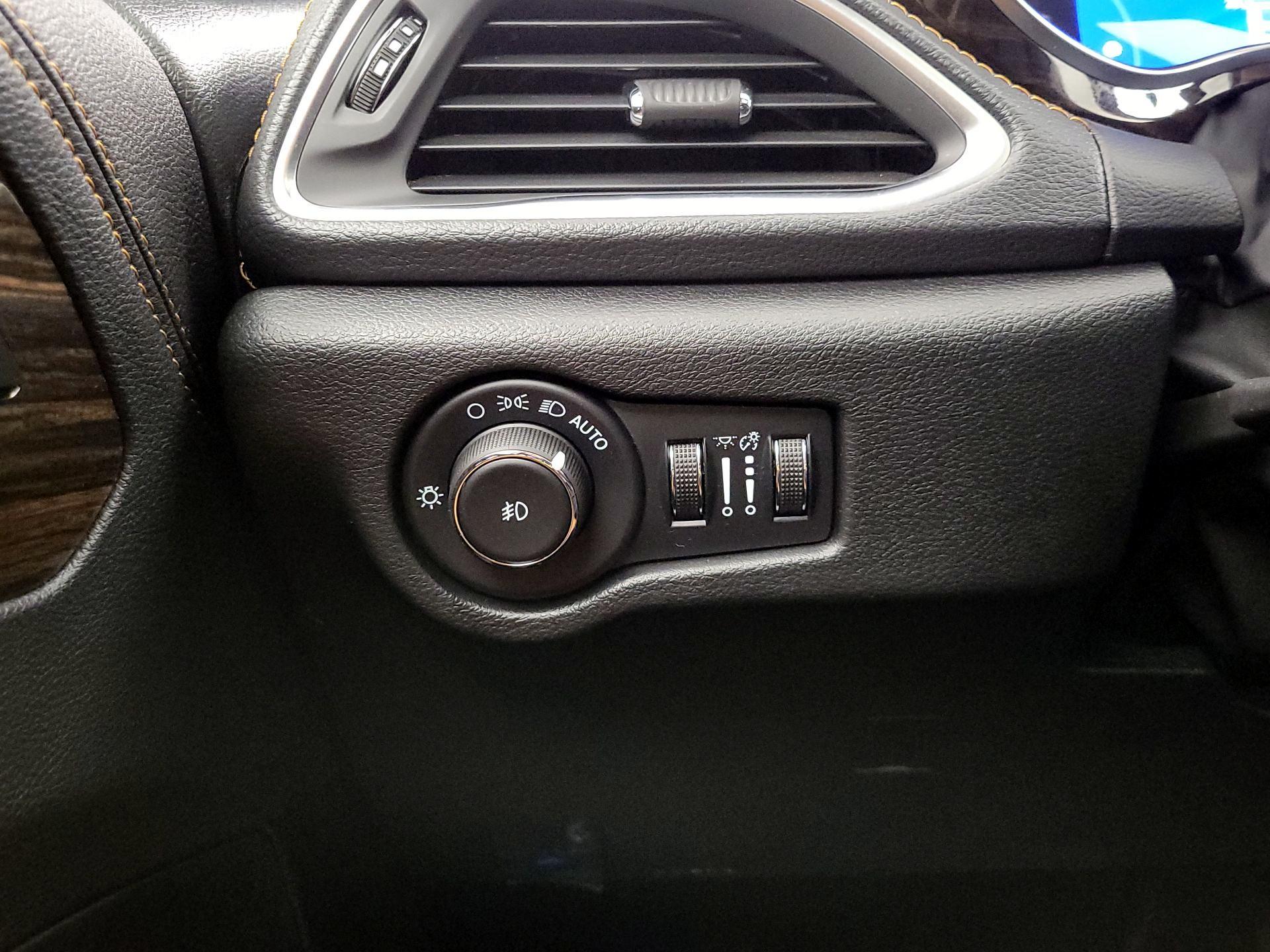 Thumbnail: 2022 Chrysler Pacifica - 13