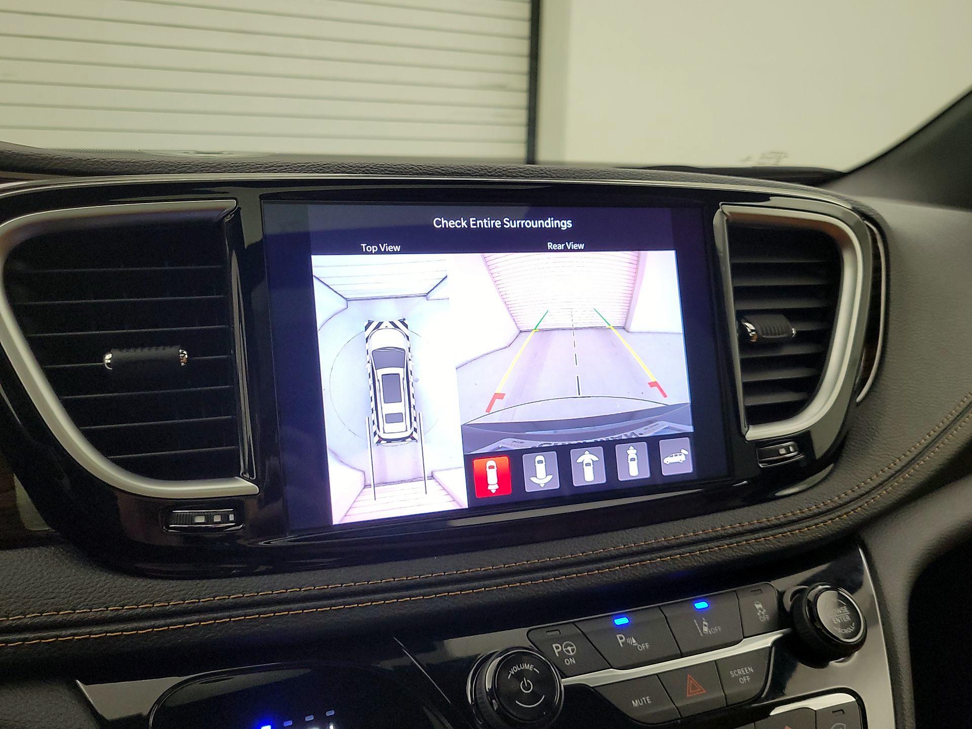 Thumbnail: 2022 Chrysler Pacifica - 15