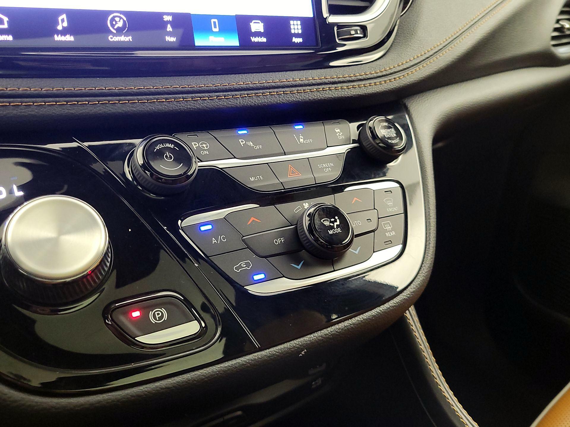 Thumbnail: 2022 Chrysler Pacifica - 17