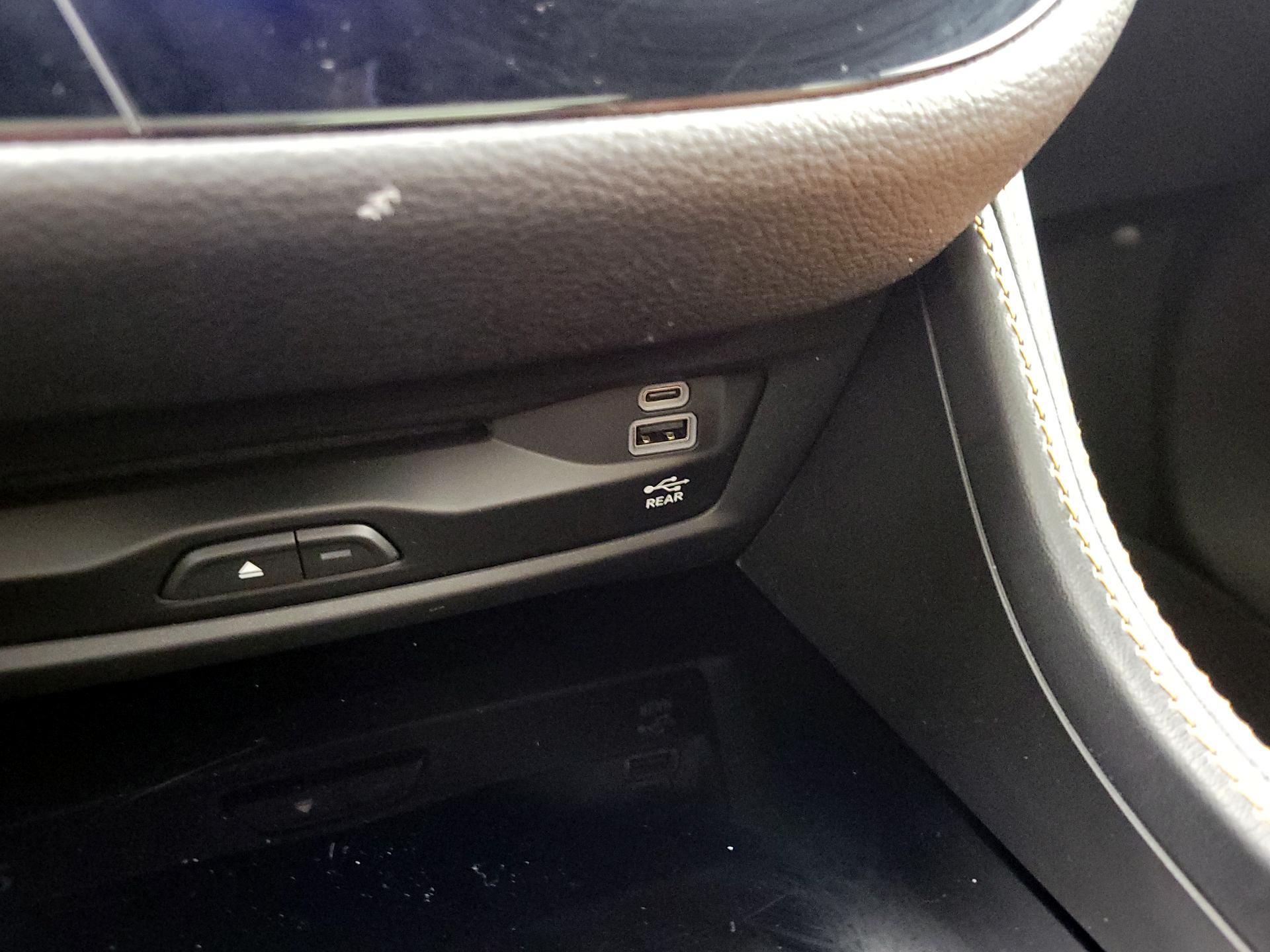 Thumbnail: 2022 Chrysler Pacifica - 19