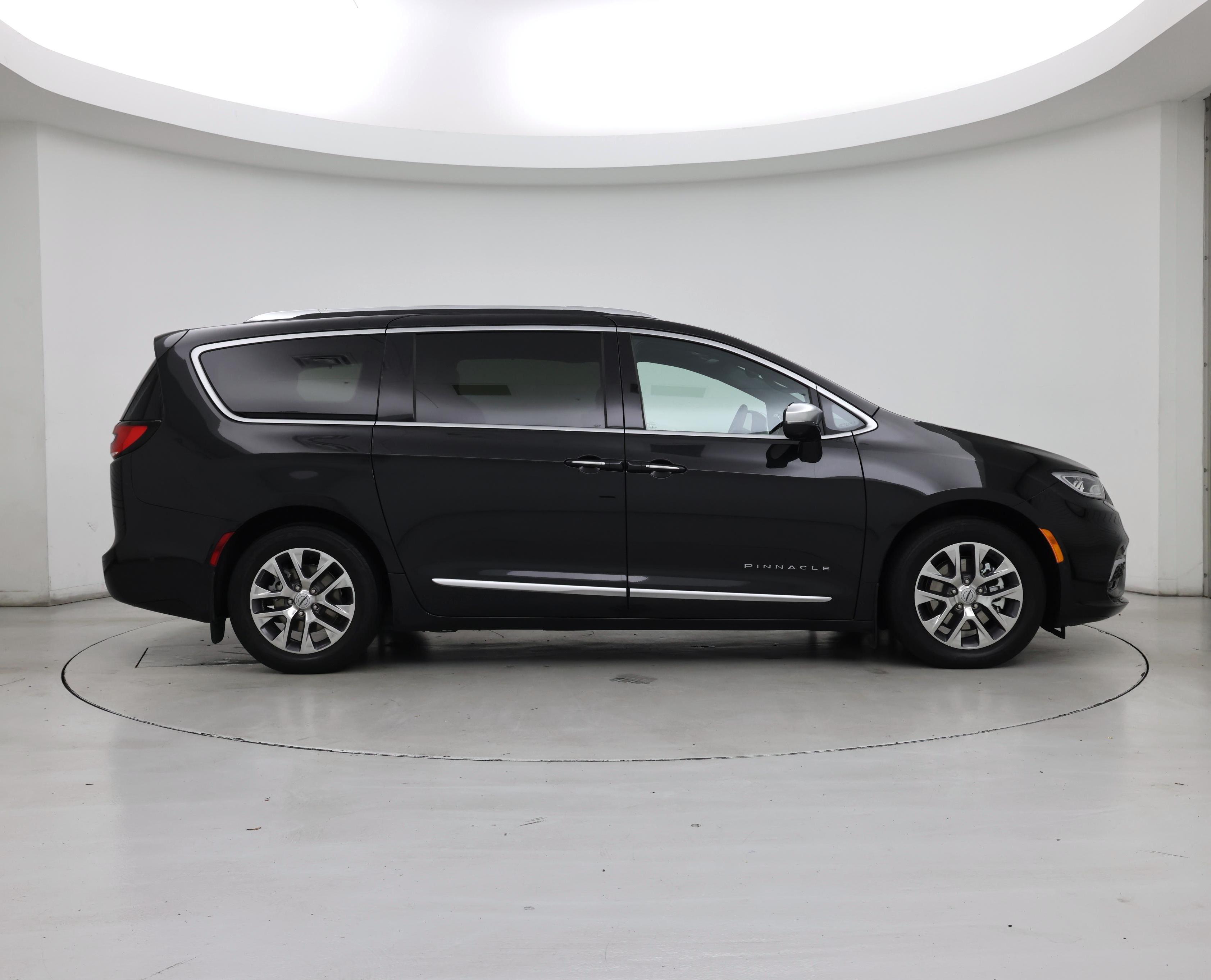 Thumbnail: 2022 Chrysler Pacifica - 7