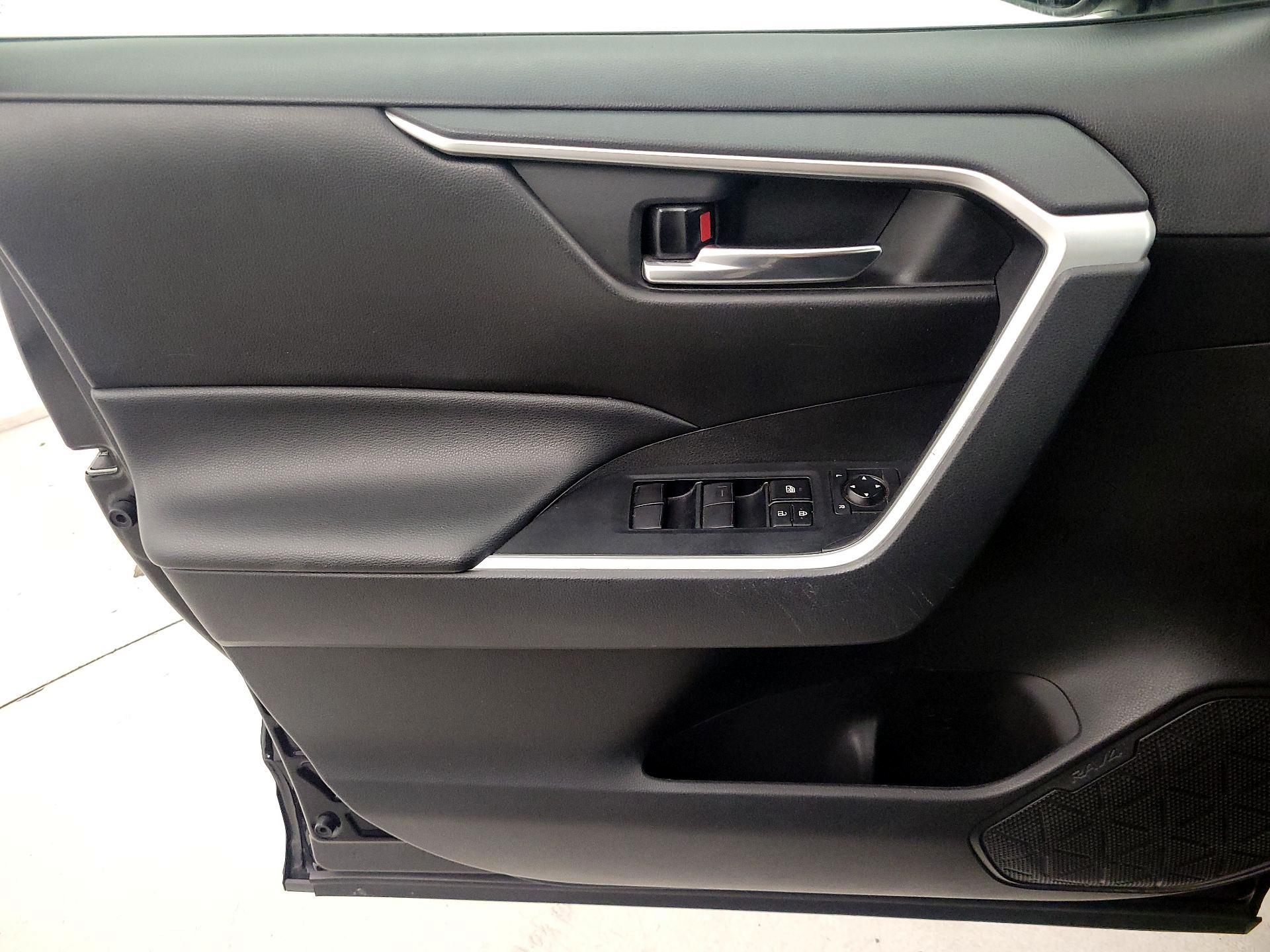 Thumbnail: 2021 Toyota RAV4 - 12