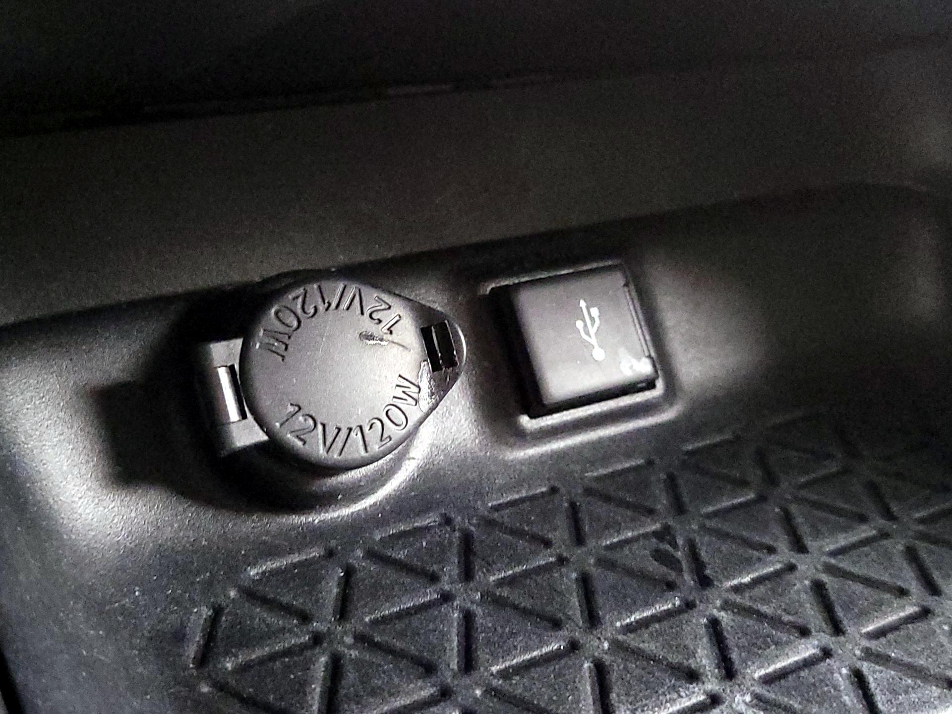 Thumbnail: 2021 Toyota RAV4 - 18