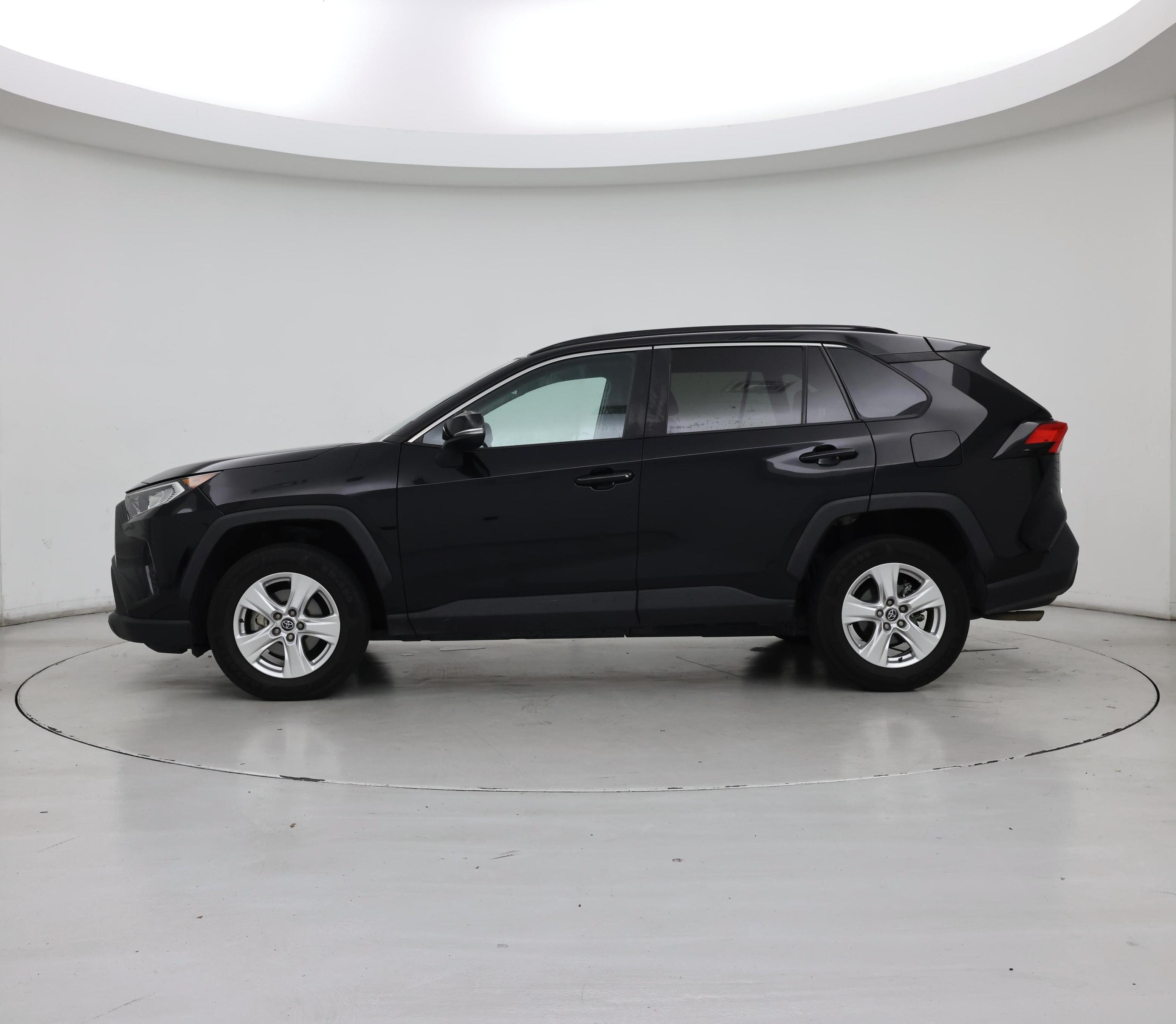 Thumbnail: 2021 Toyota RAV4 - 3