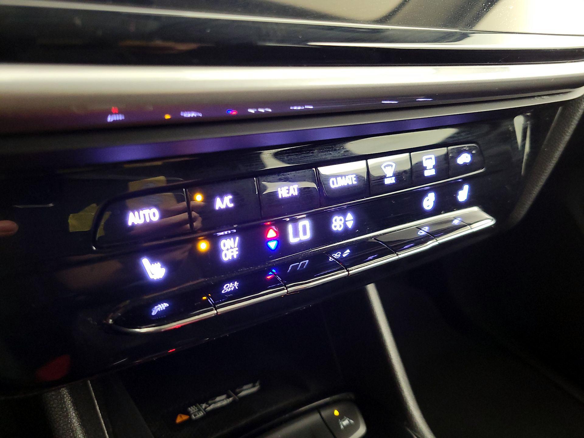 Thumbnail: 2022 Chevrolet Bolt EUV - 16