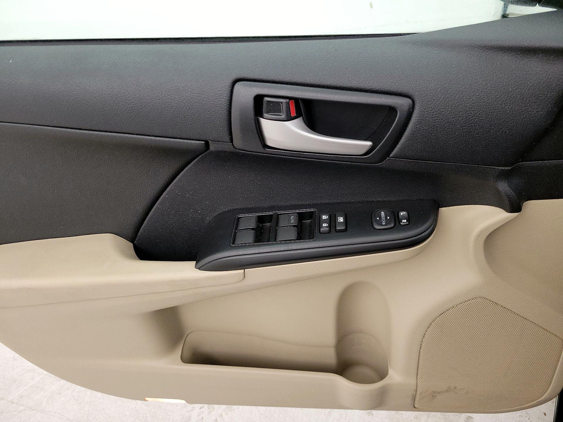 Thumbnail: 2014 Toyota Camry - 12