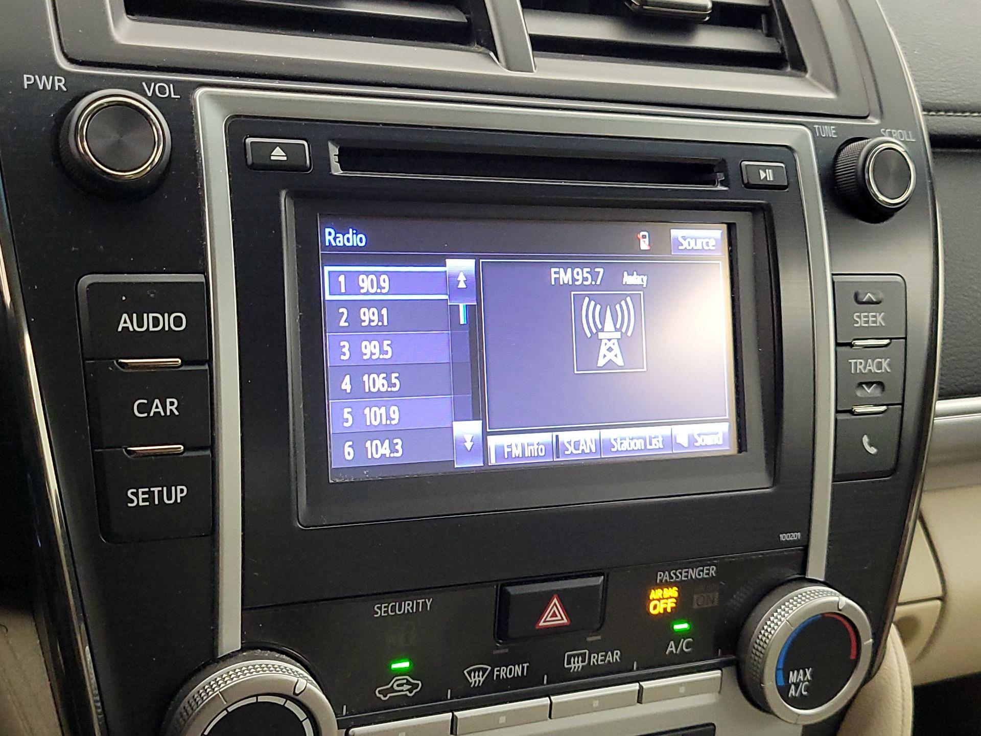 Thumbnail: 2014 Toyota Camry - 15