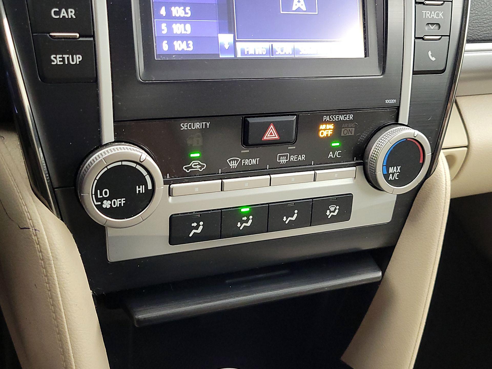 Thumbnail: 2014 Toyota Camry - 16