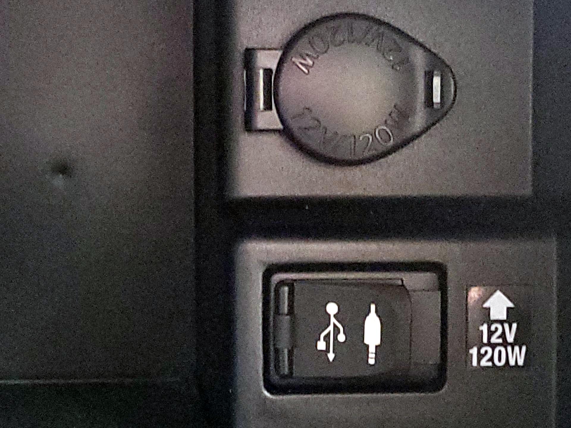 Thumbnail: 2014 Toyota Camry - 18