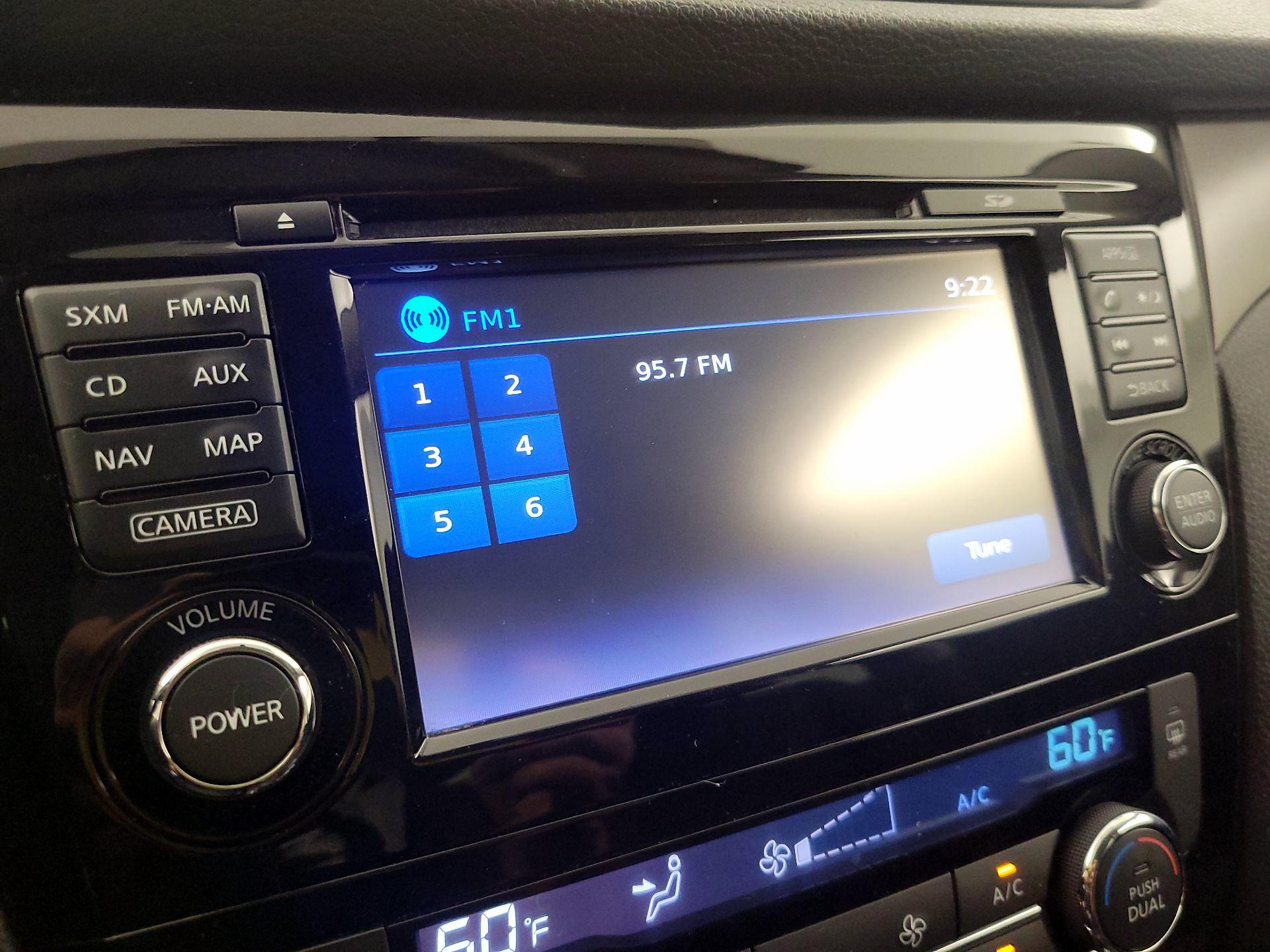 Thumbnail: 2015 Nissan Rogue - 16