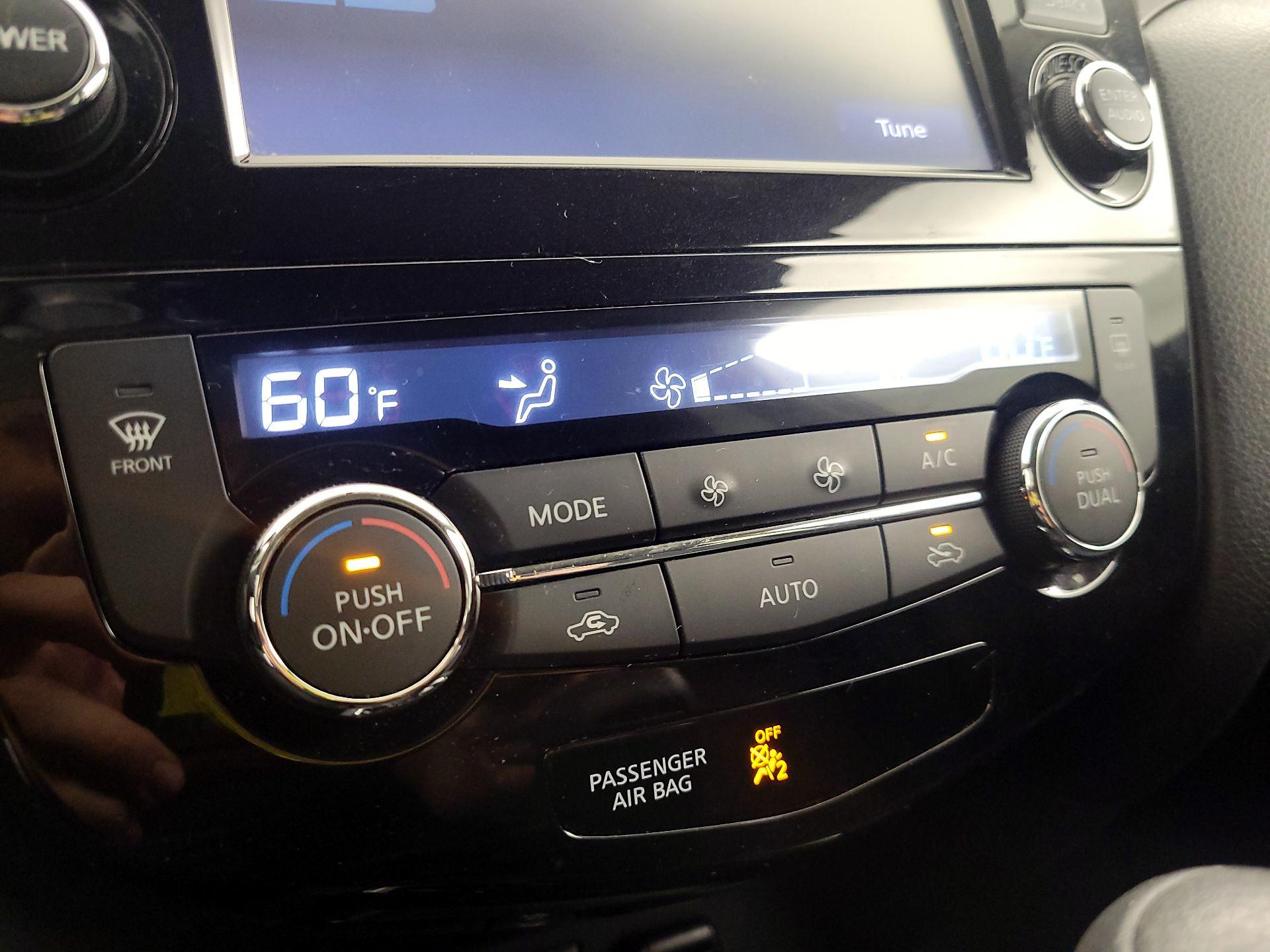 Thumbnail: 2015 Nissan Rogue - 17