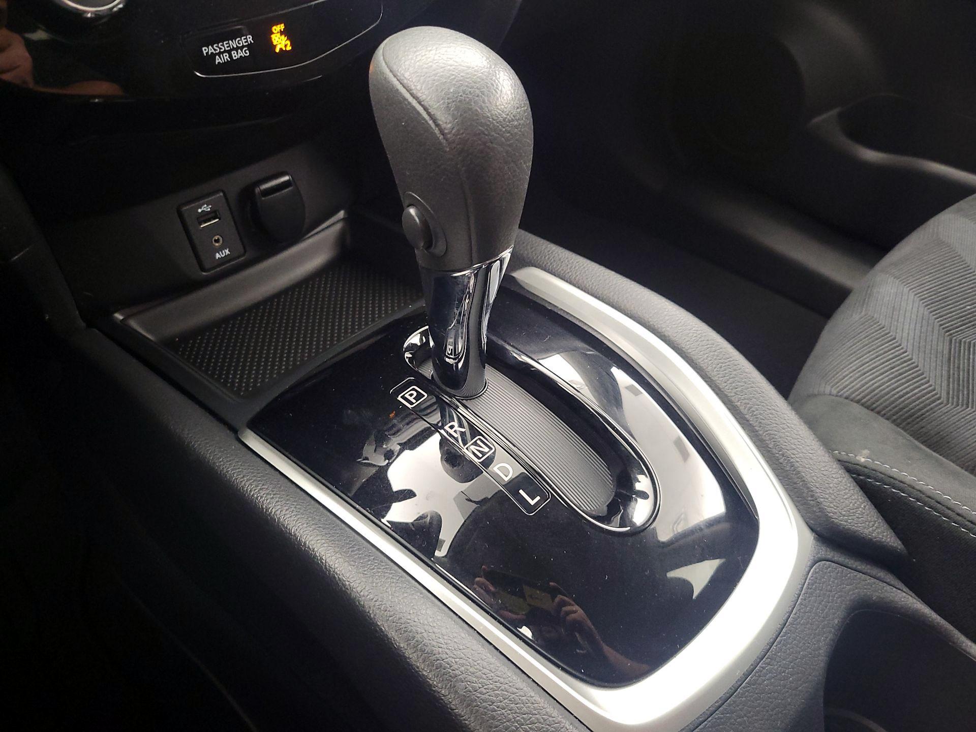 Thumbnail: 2015 Nissan Rogue - 18