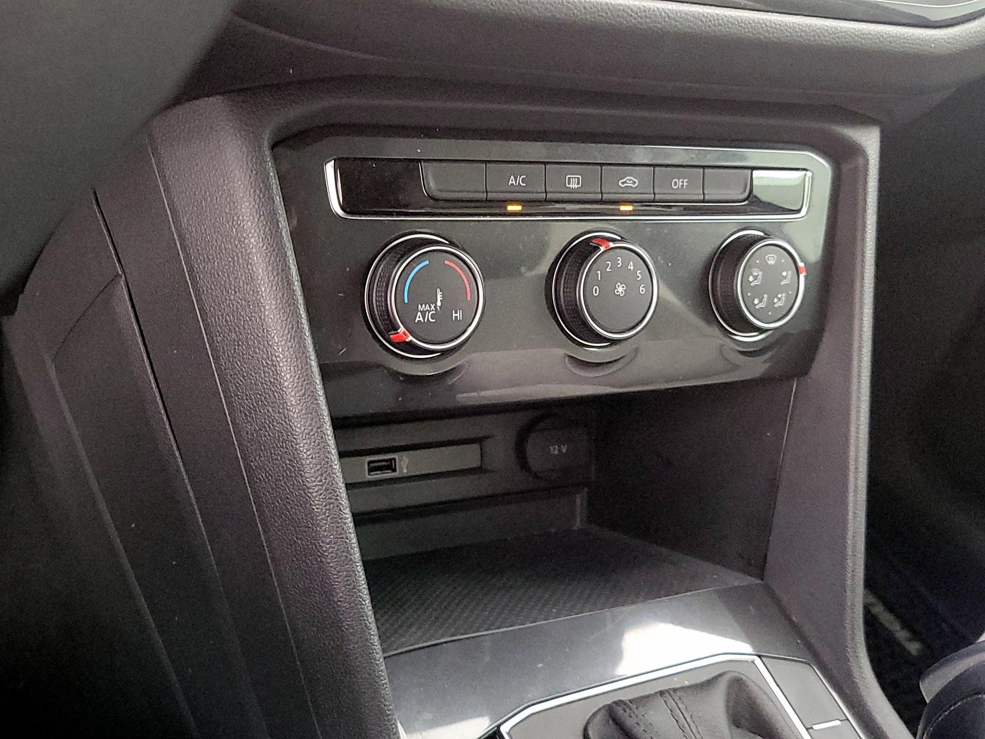 Thumbnail: 2018 Volkswagen Tiguan - 16