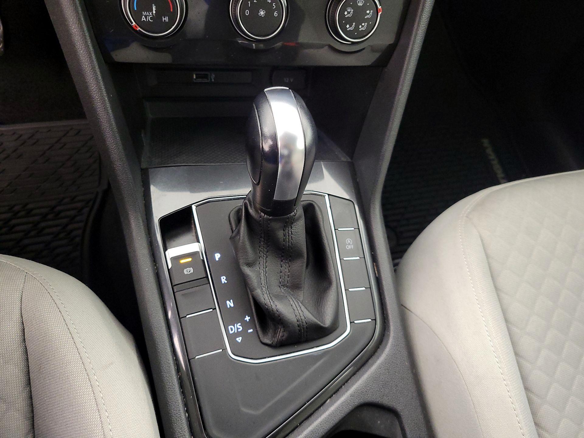 Thumbnail: 2018 Volkswagen Tiguan - 17