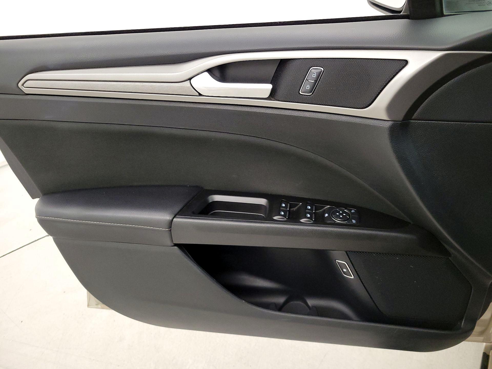 Thumbnail: 2017 Ford Fusion - 12