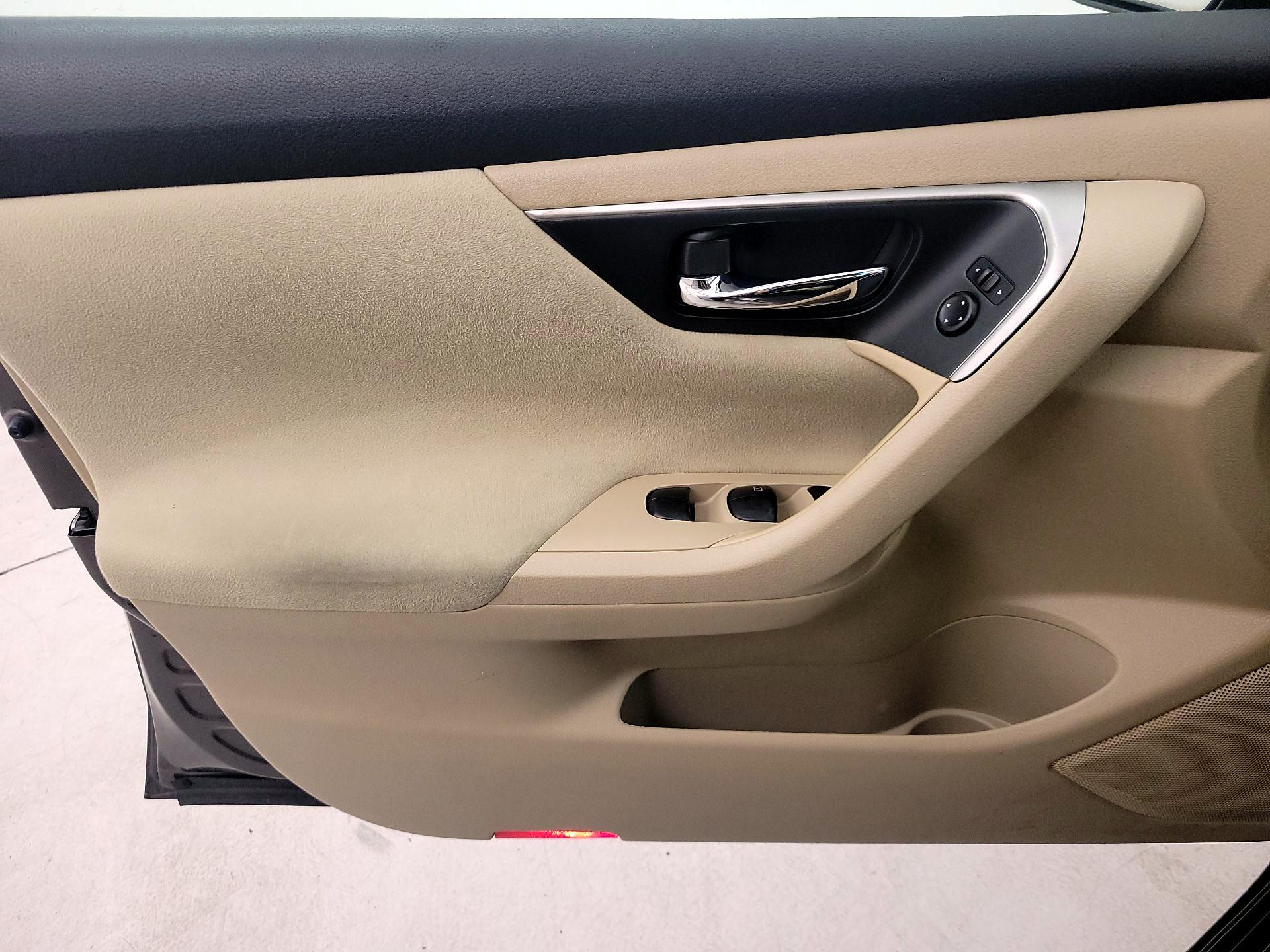 Thumbnail: 2015 Nissan Altima - 12